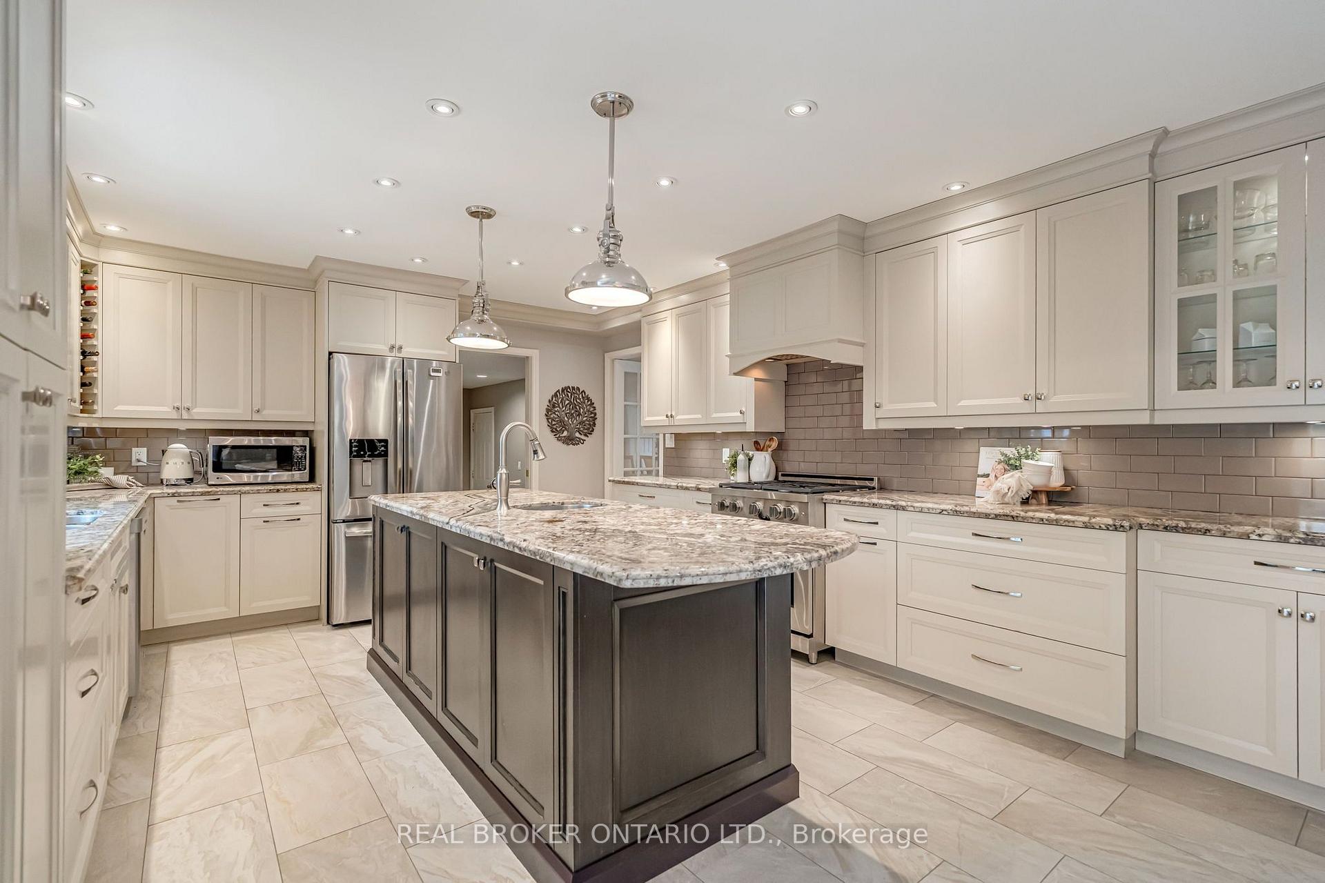Photo 16 of 9 Flanders Drive, Hamilton, Waterdown — HOMEH