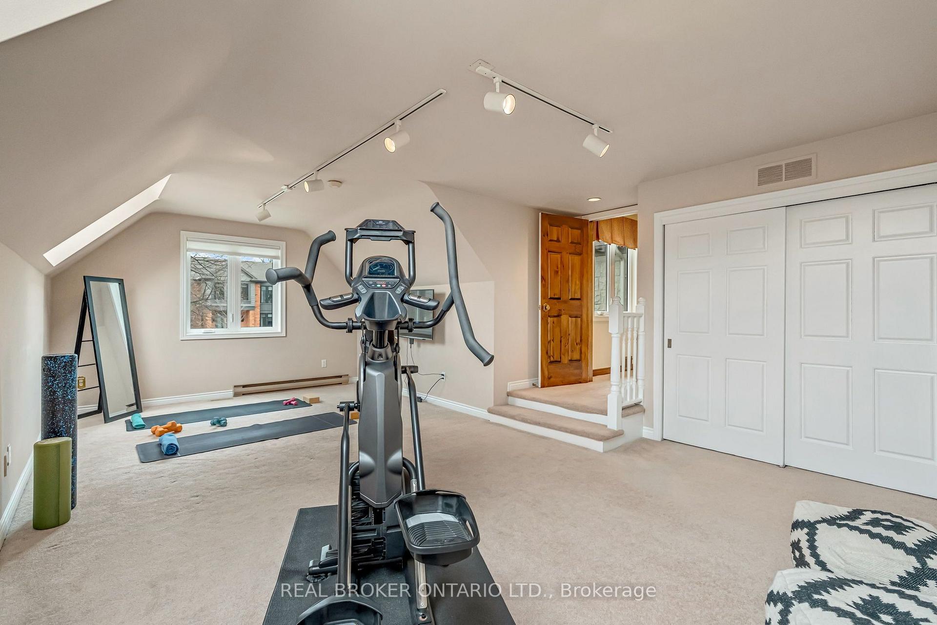 Photo 27 of 9 Flanders Drive, Hamilton, Waterdown — HOMEH