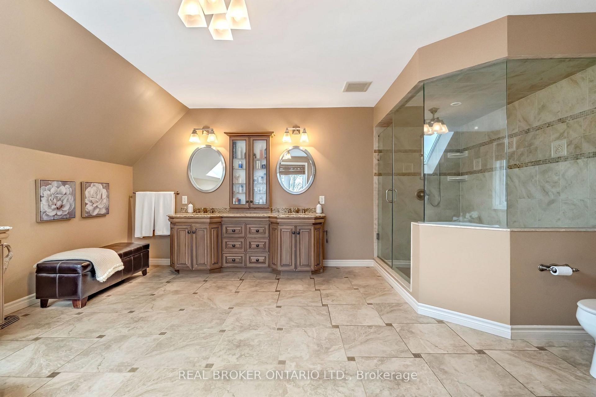Photo 32 of 9 Flanders Drive, Hamilton, Waterdown — HOMEH