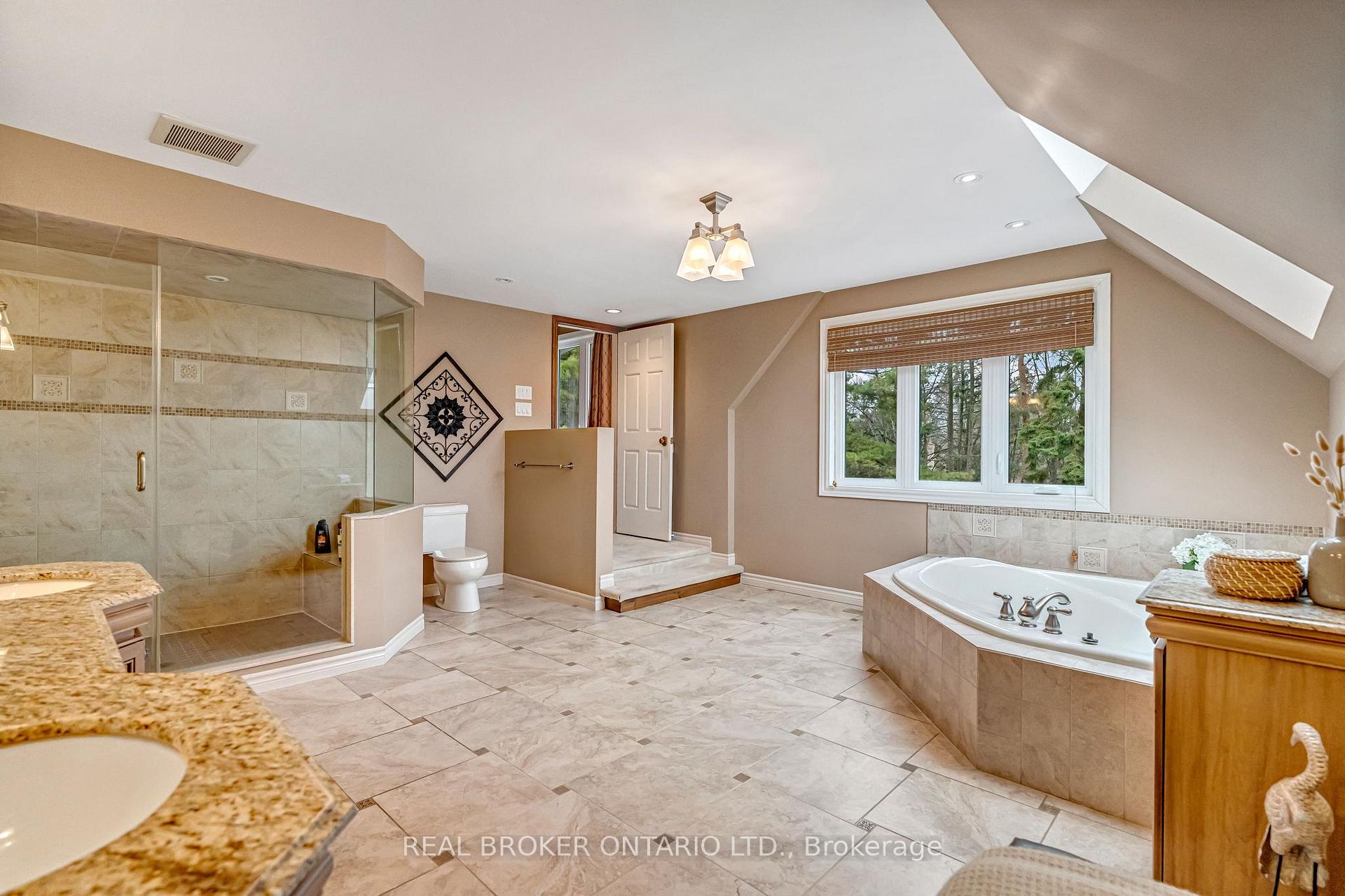 Photo 33 of 9 Flanders Drive, Hamilton, Waterdown — HOMEH