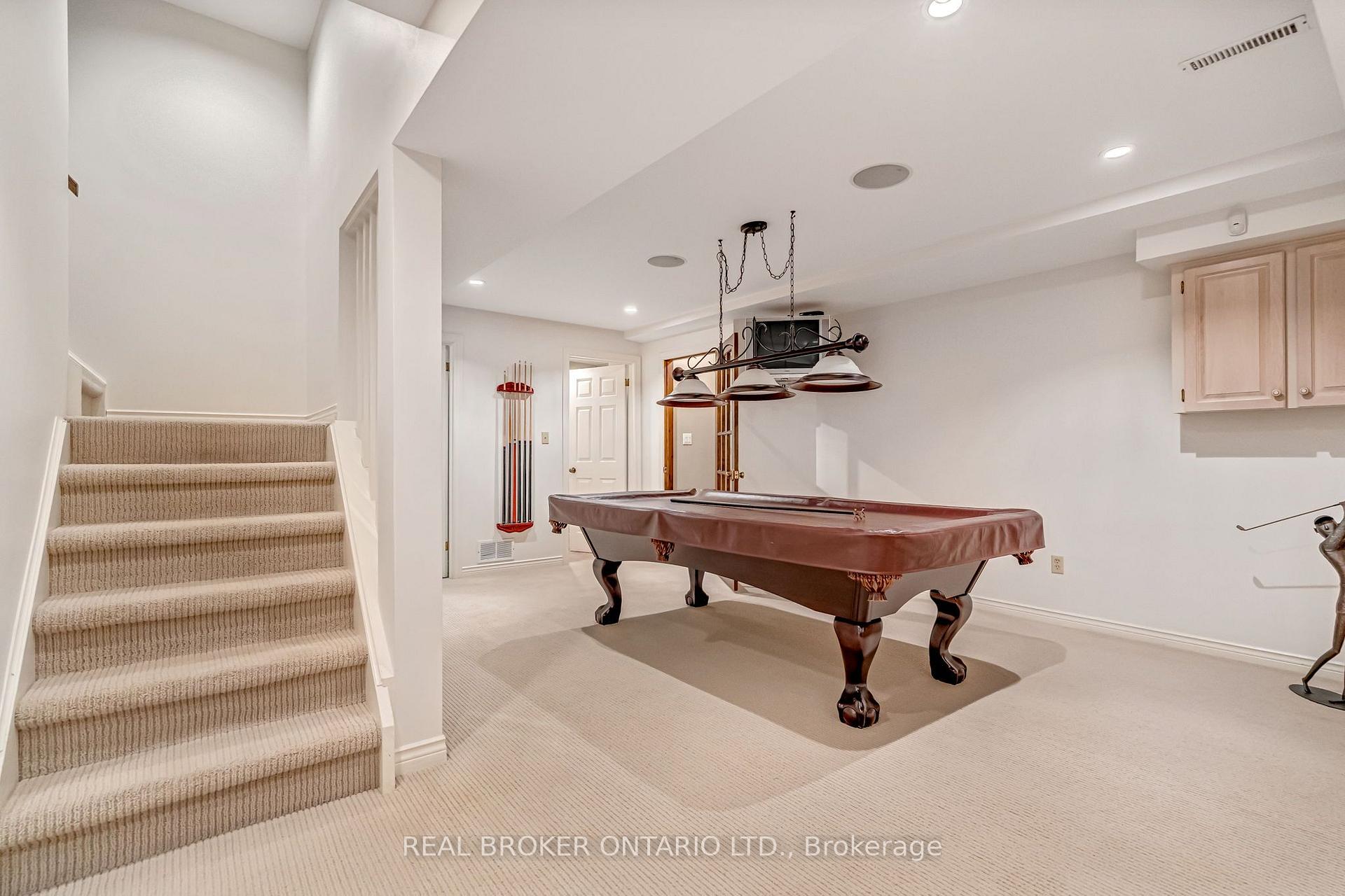 Photo 36 of 9 Flanders Drive, Hamilton, Waterdown — HOMEH