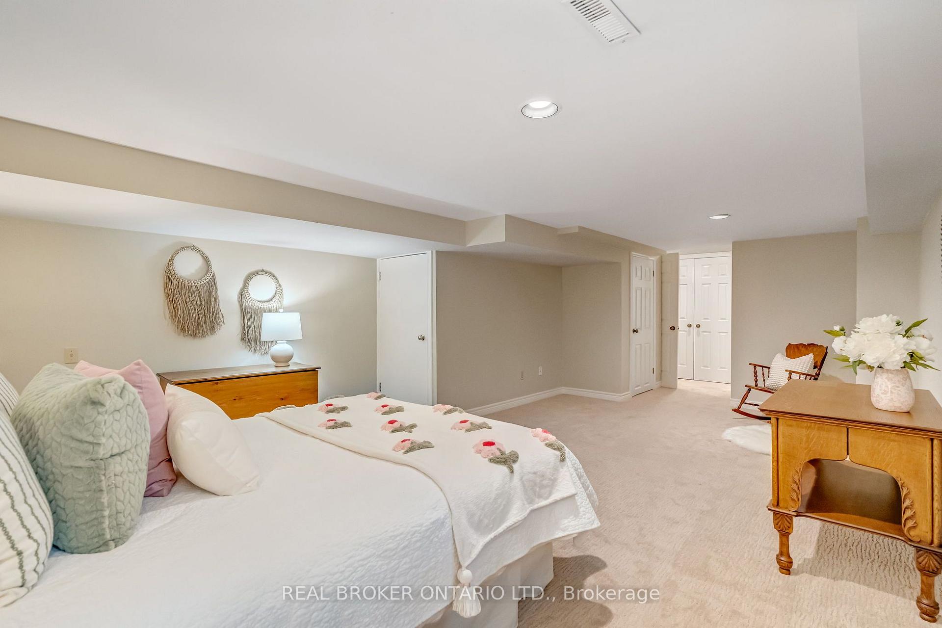 Photo 41 of 9 Flanders Drive, Hamilton, Waterdown — HOMEH