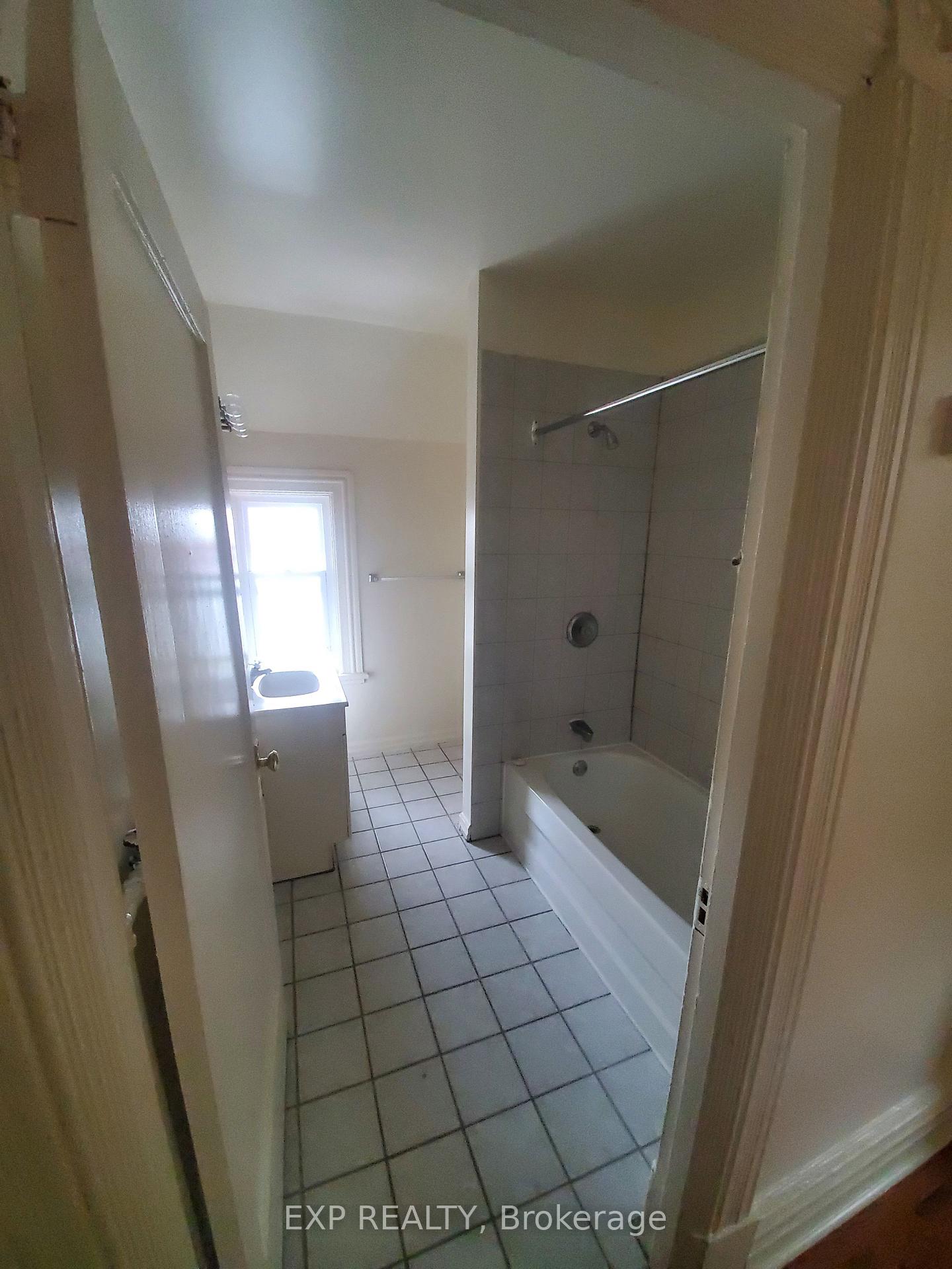 Photo 6 of 360 Gilmour Street, Ottawa, Ottawa Centre — HOMEH