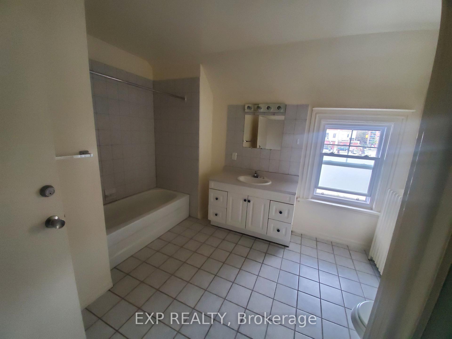 Photo 8 of 360 Gilmour Street, Ottawa, Ottawa Centre — HOMEH