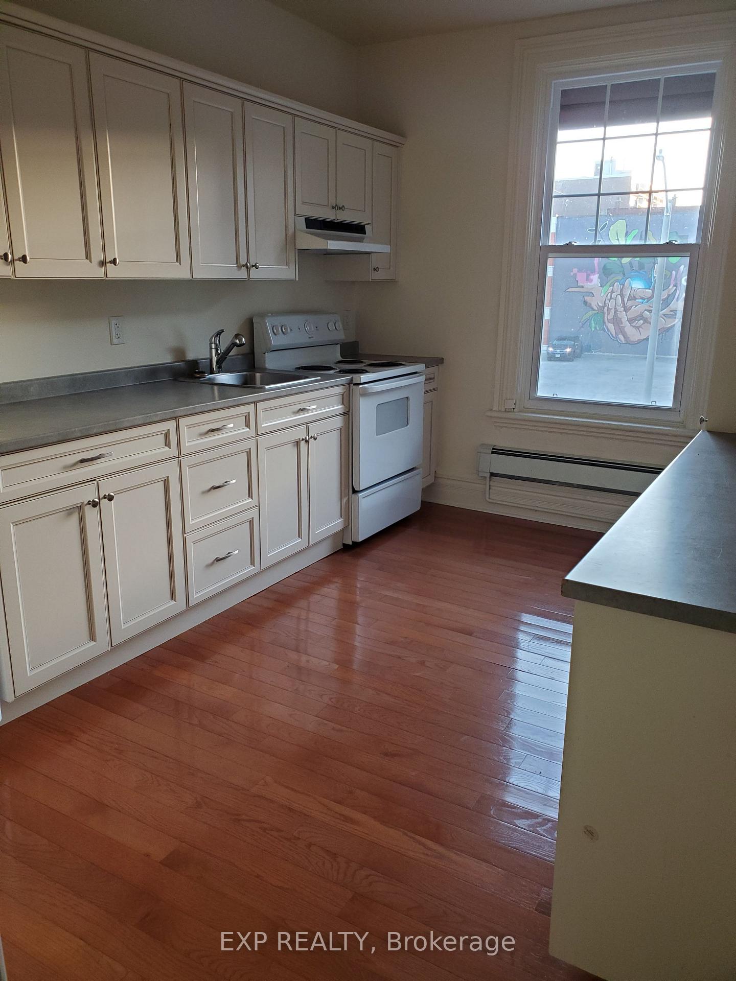 Photo 12 of 360 Gilmour Street, Ottawa, Ottawa Centre — HOMEH