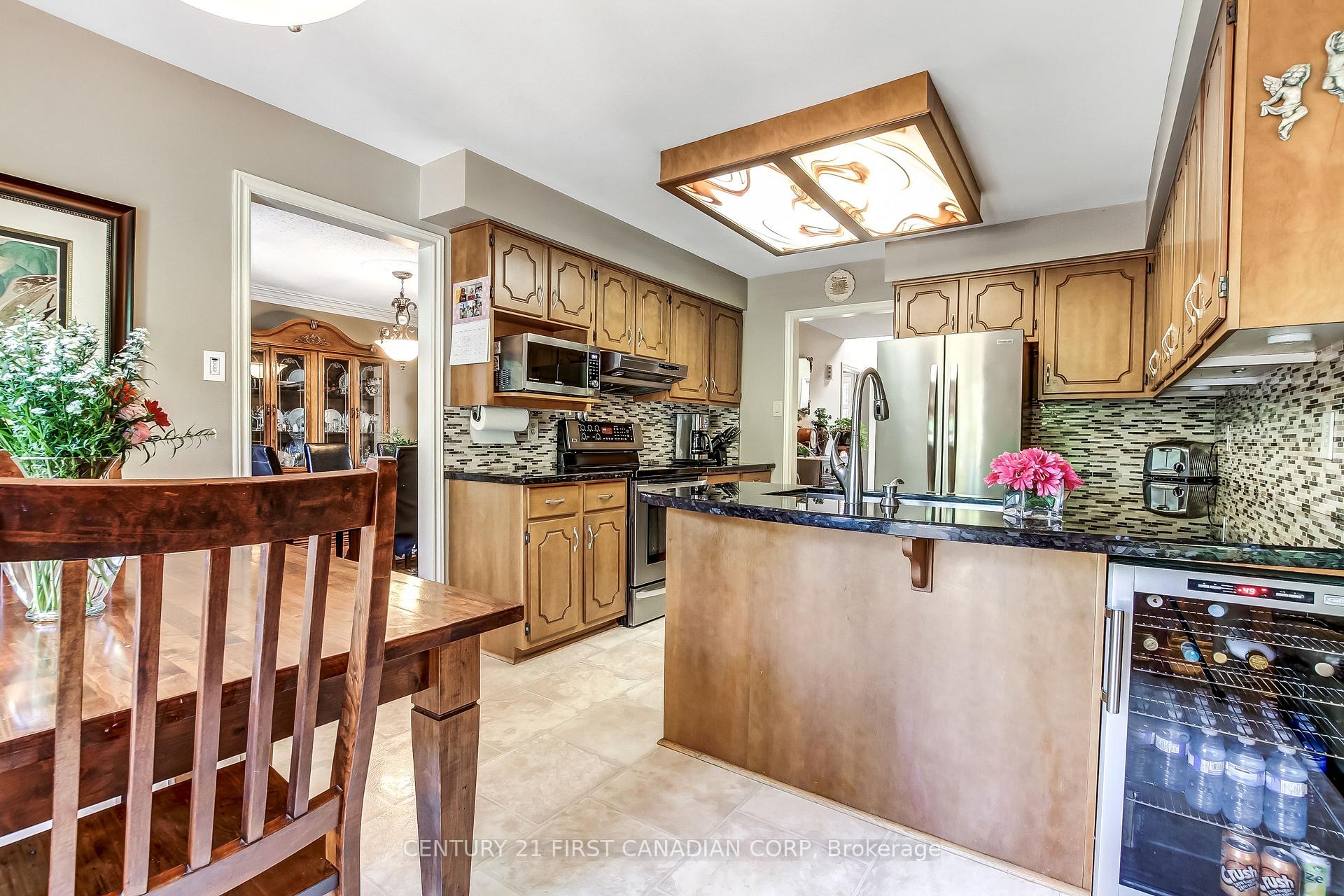 Photo 13 of 47 Monte Vista Crescent, London, South N — HOMEH