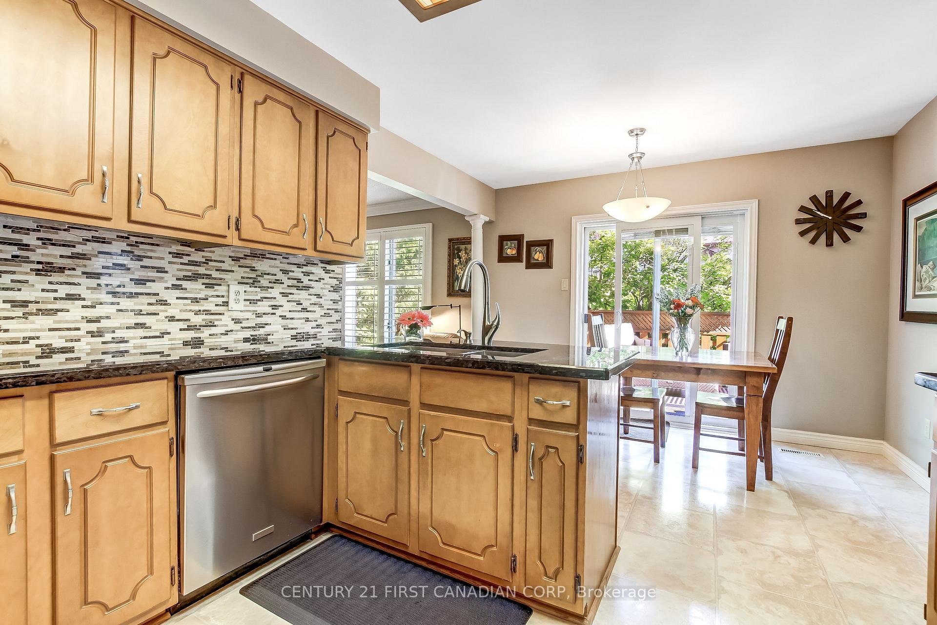 Photo 15 of 47 Monte Vista Crescent, London, South N — HOMEH