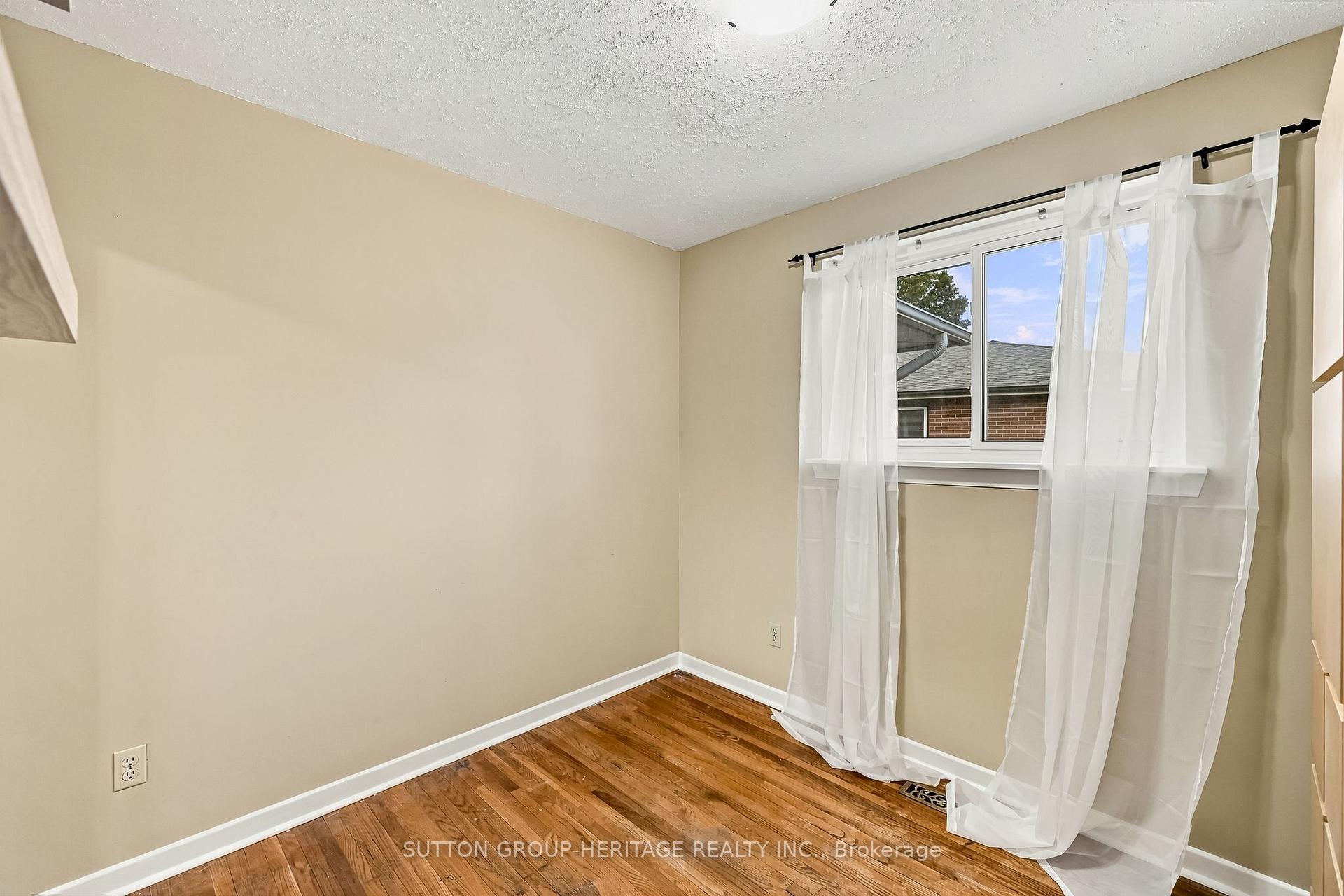 Photo 20 of 64 Gregory Road, Ajax, South East — HOMEH