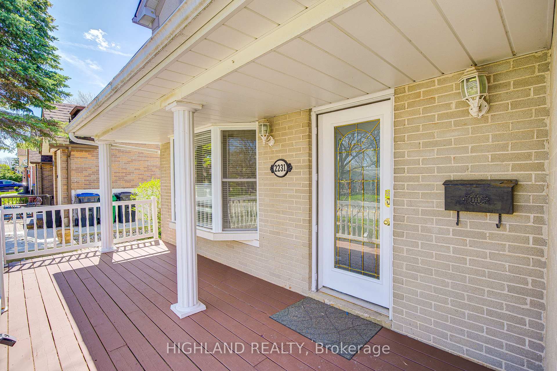 Photo 2 of 2231 Buttonbush Crescent, Mississauga, Erin Mills — HOMEH