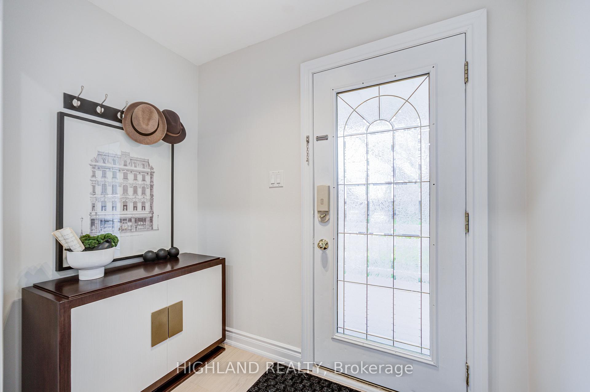 Photo 7 of 2231 Buttonbush Crescent, Mississauga, Erin Mills — HOMEH