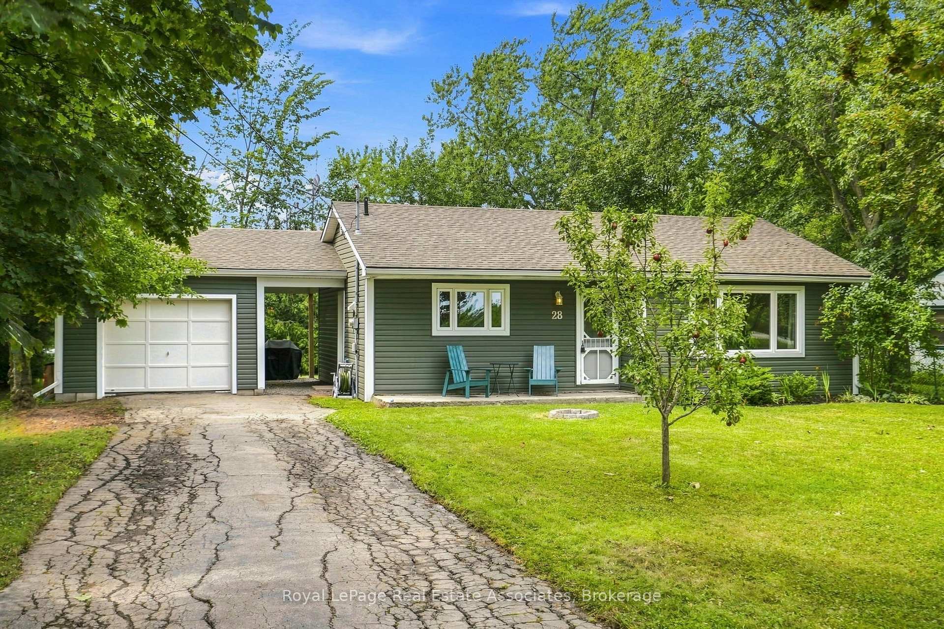 Photo 1 of 28 Kelson Avenue S, Grimsby, Grimsby West — HOMEH