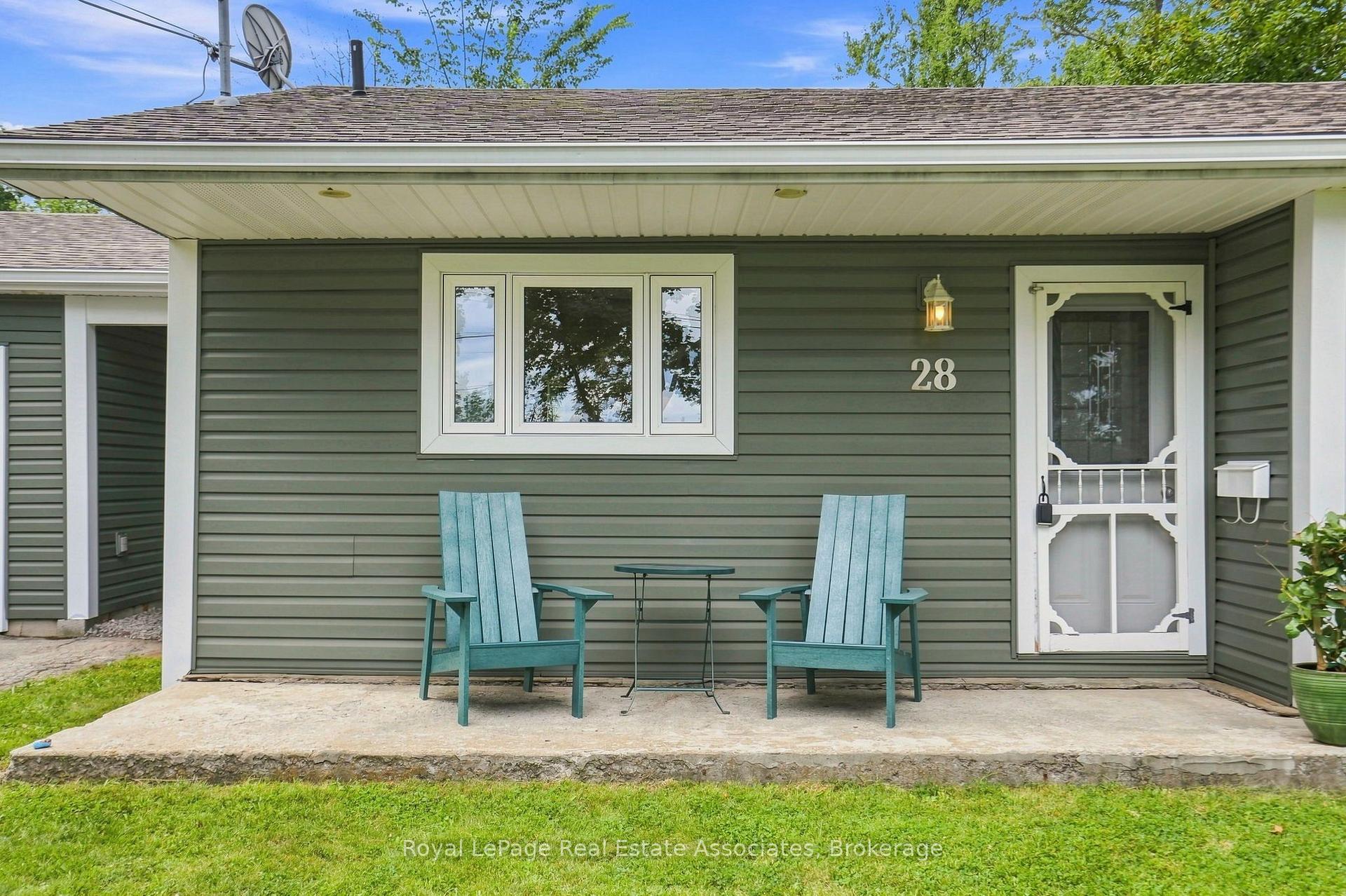 Photo 2 of 28 Kelson Avenue S, Grimsby, Grimsby West — HOMEH