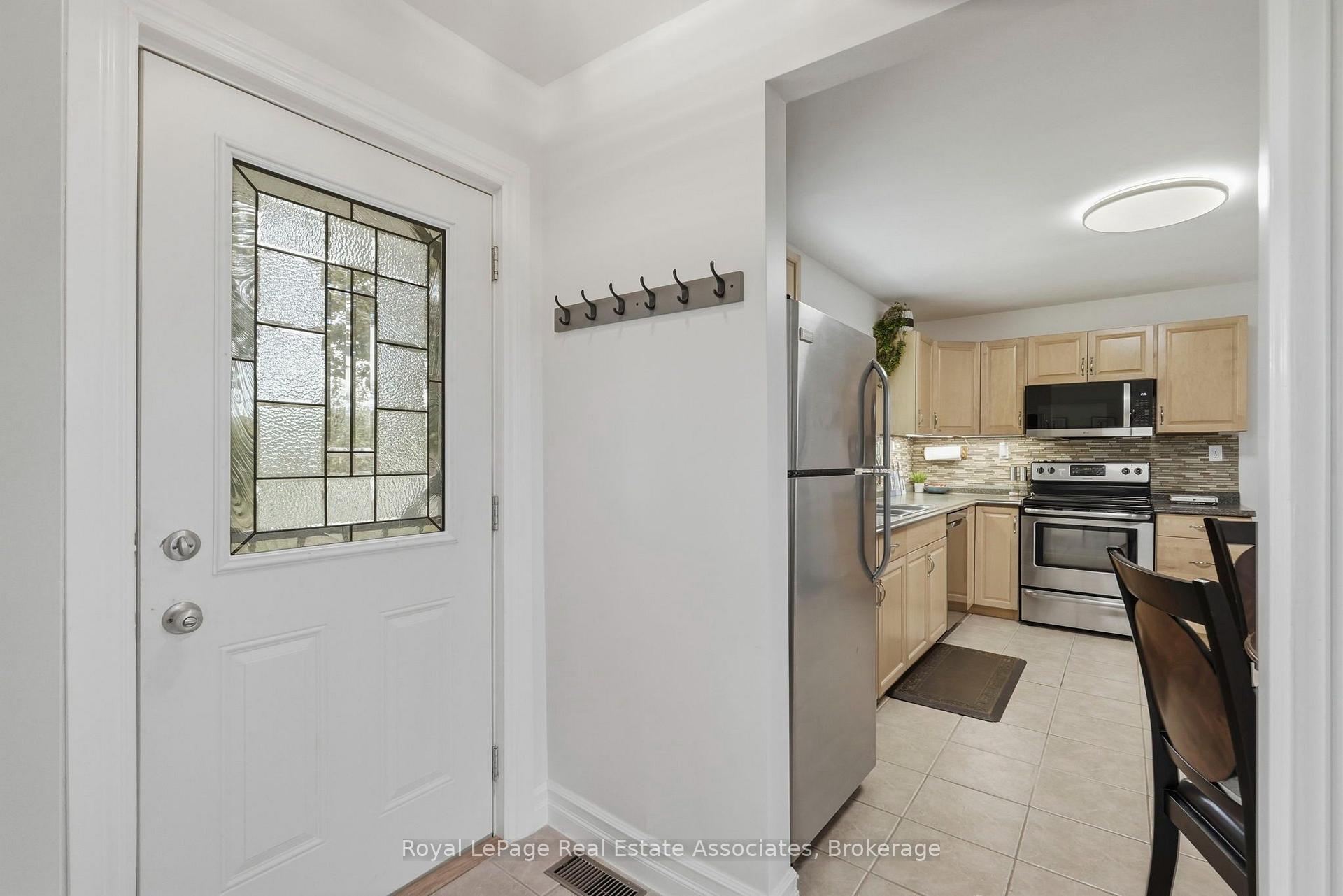 Photo 4 of 28 Kelson Avenue S, Grimsby, Grimsby West — HOMEH