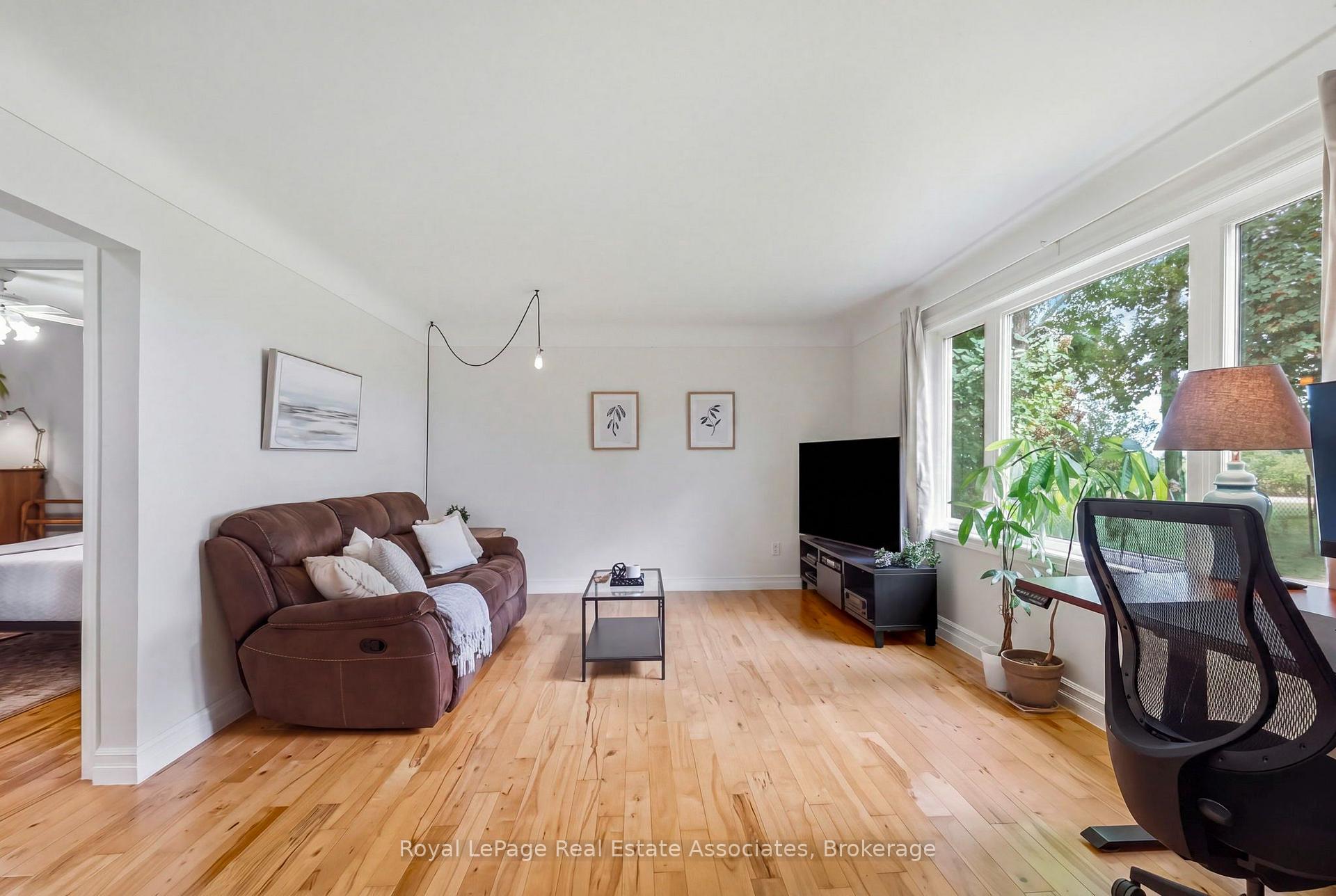 Photo 6 of 28 Kelson Avenue S, Grimsby, Grimsby West — HOMEH