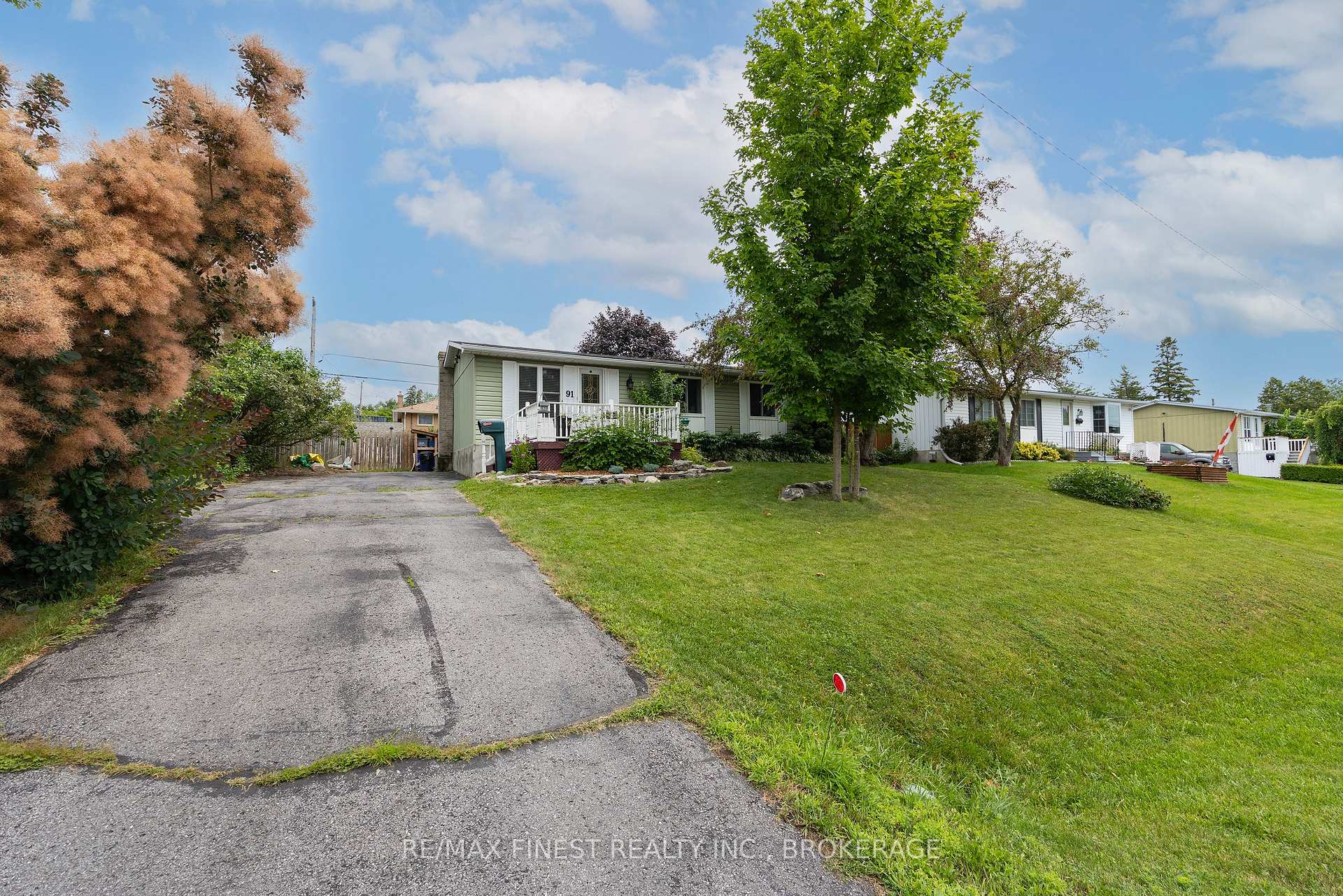 Photo 2 of 91 Cambridge Crescent, Loyalist, Amherstview — HOMEH