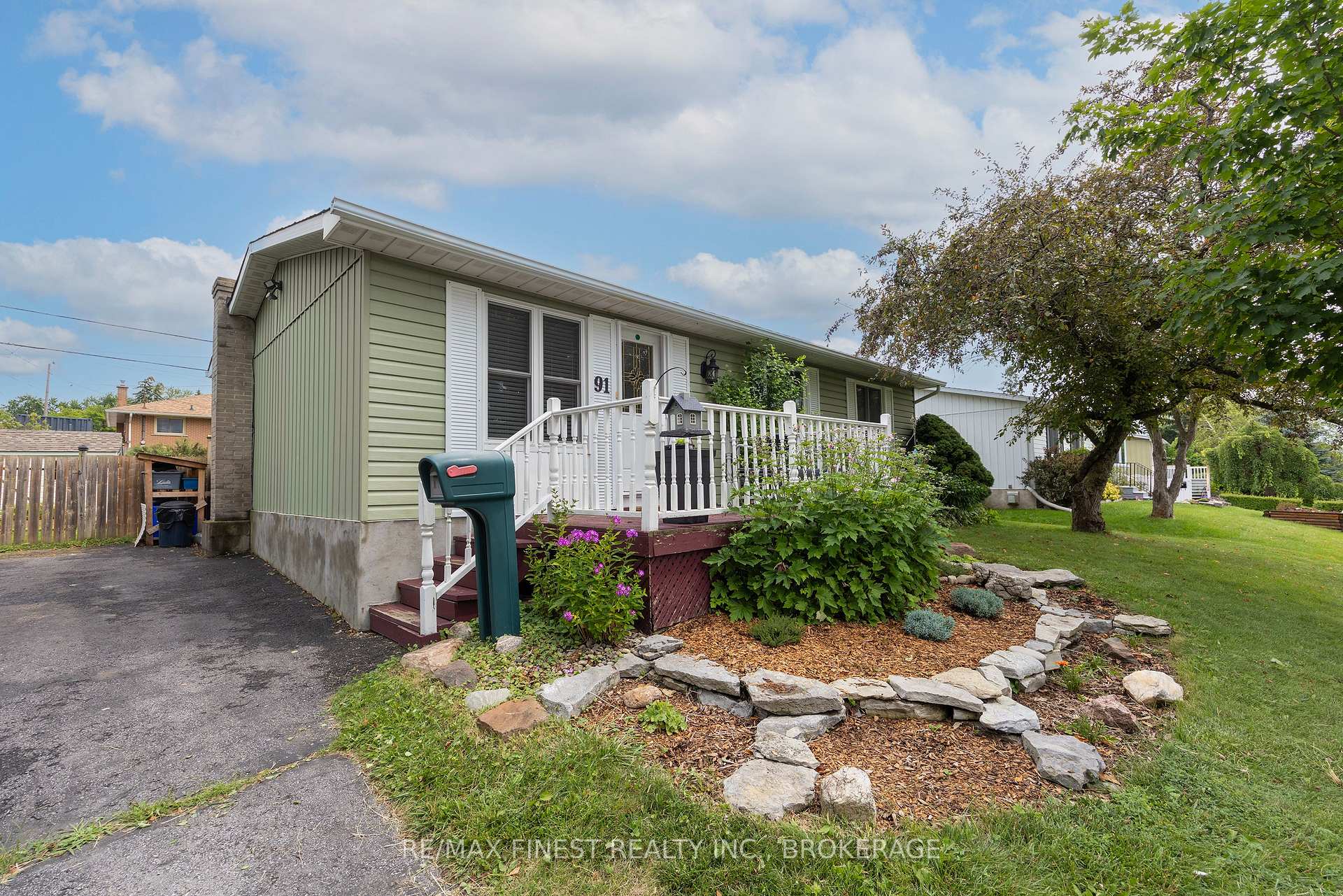 Photo 4 of 91 Cambridge Crescent, Loyalist, Amherstview — HOMEH