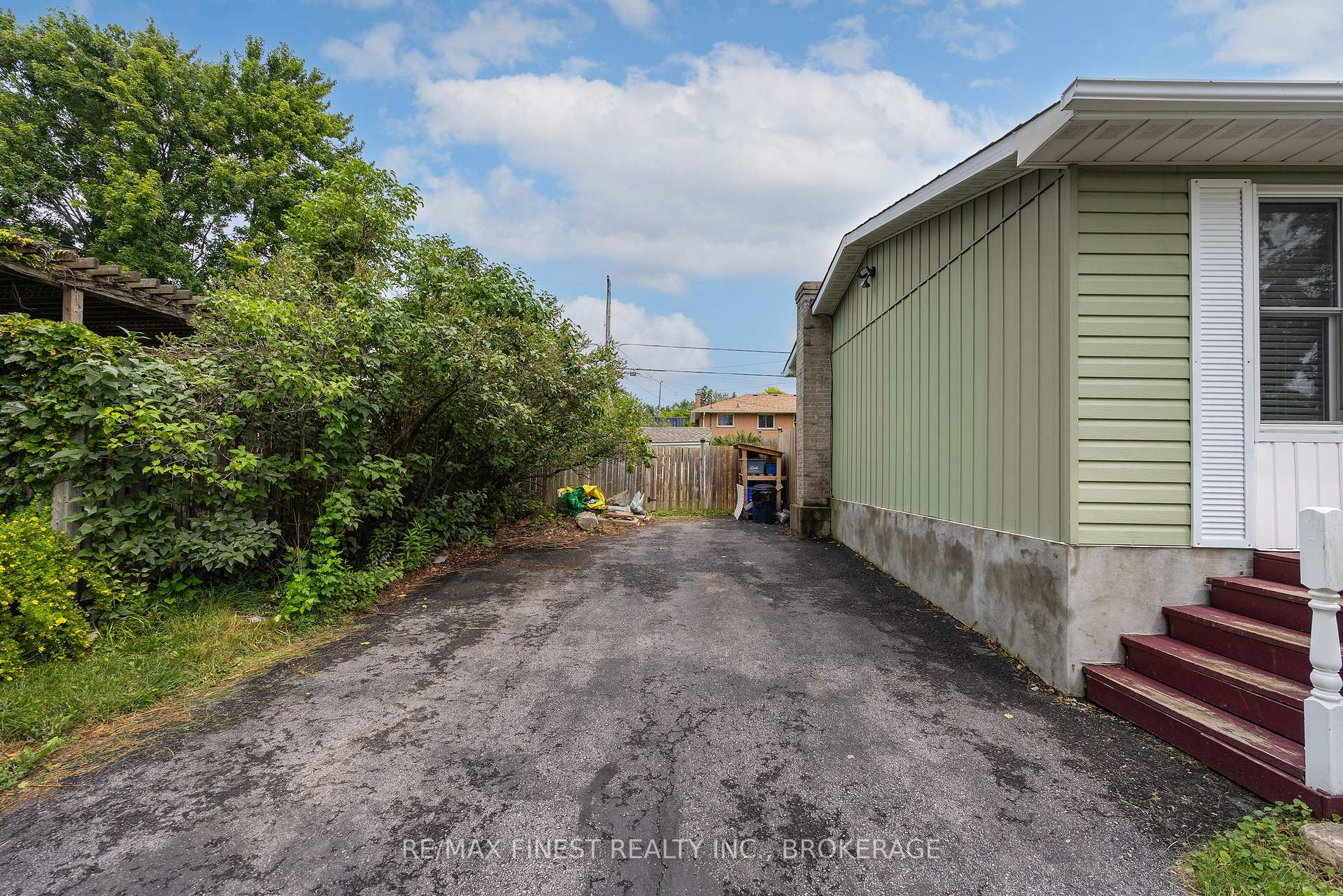 Photo 5 of 91 Cambridge Crescent, Loyalist, Amherstview — HOMEH