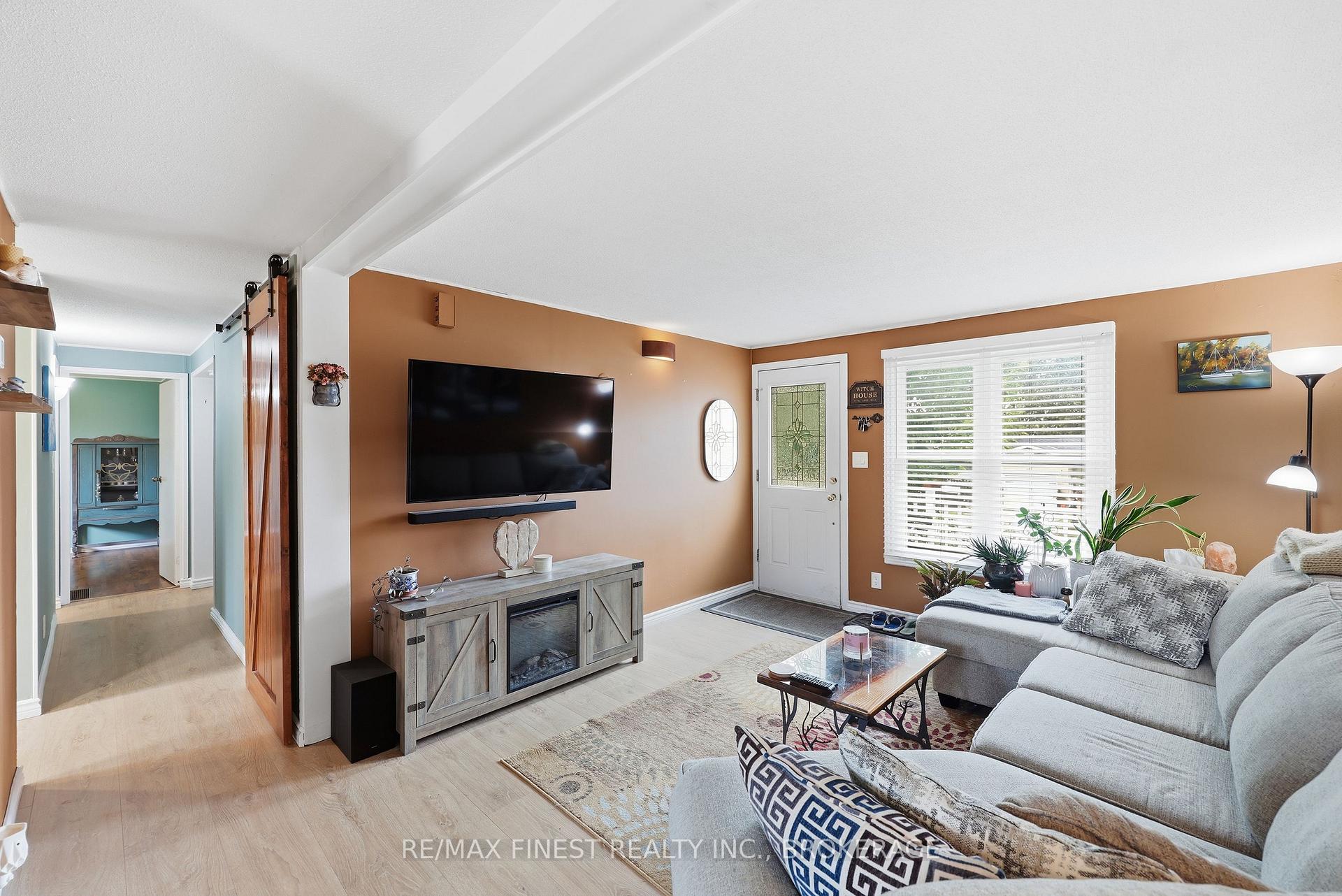Photo 9 of 91 Cambridge Crescent, Loyalist, Amherstview — HOMEH
