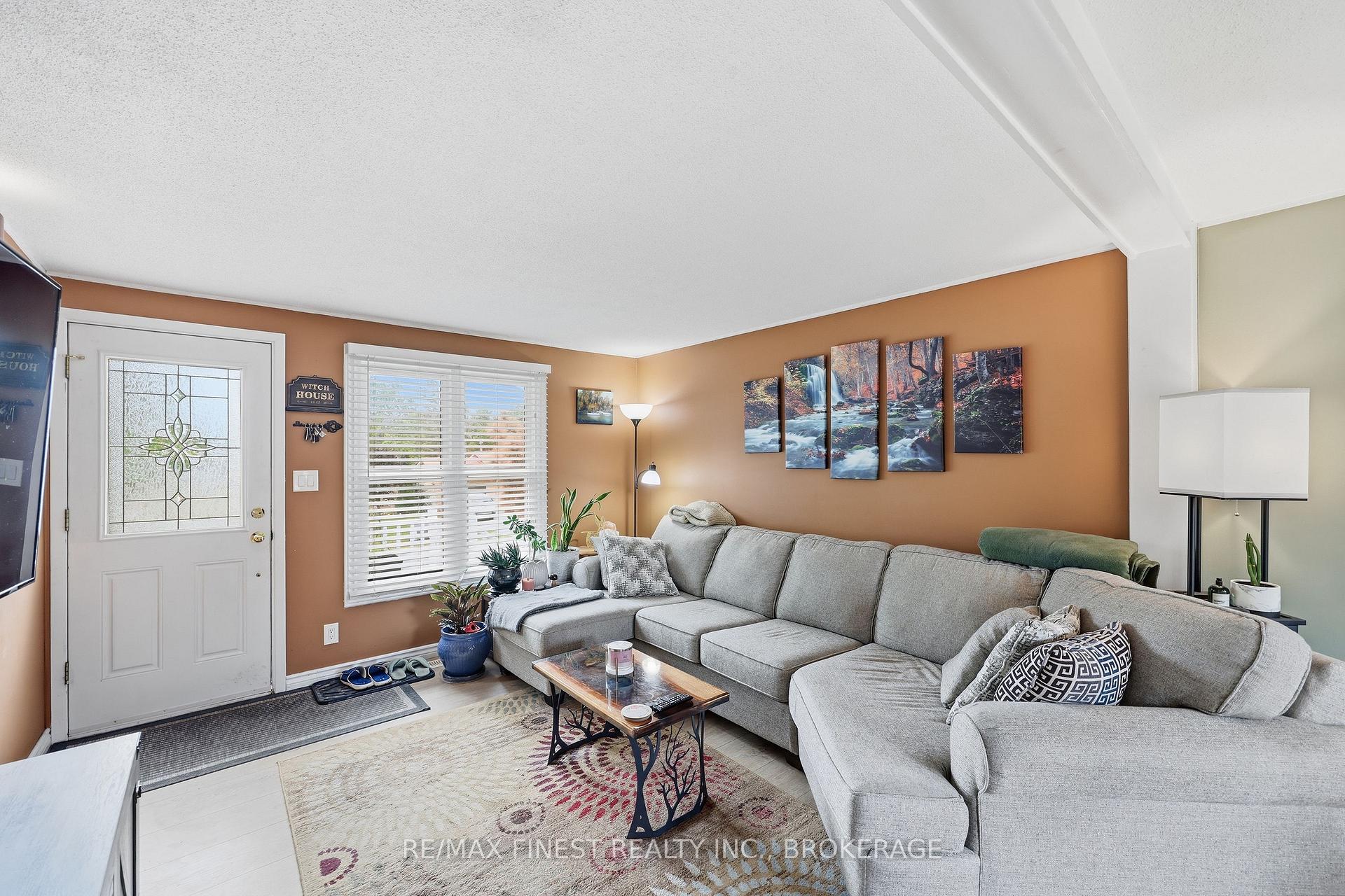Photo 10 of 91 Cambridge Crescent, Loyalist, Amherstview — HOMEH