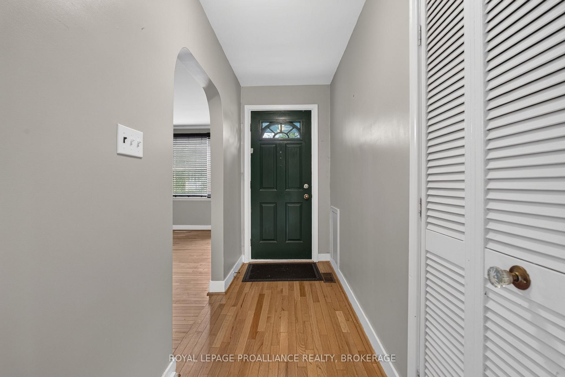 Photo 4 of 364 Glengarry Road, Kingston, West of Sir John A. Blvd — HOMEH