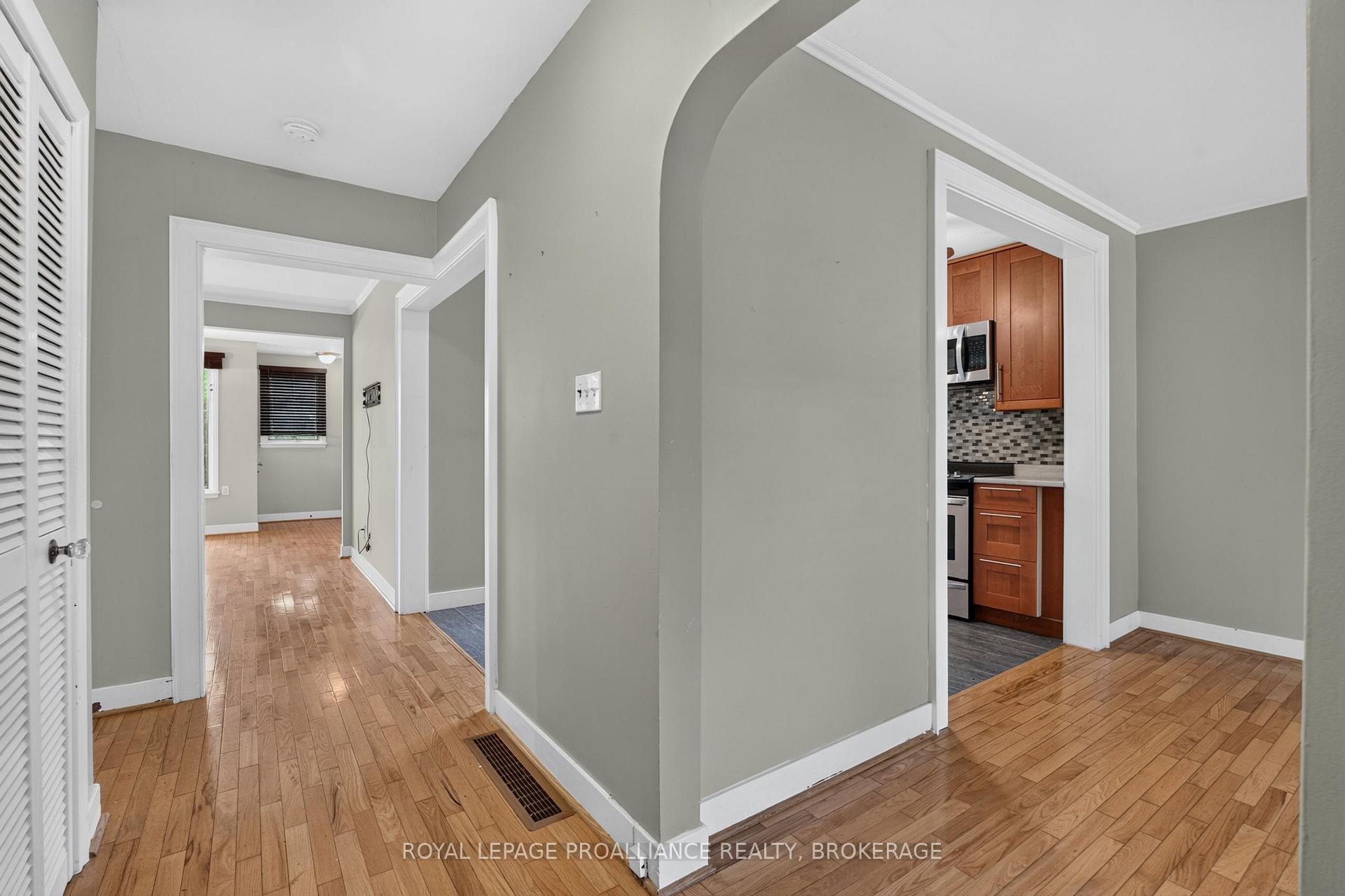 Photo 5 of 364 Glengarry Road, Kingston, West of Sir John A. Blvd — HOMEH