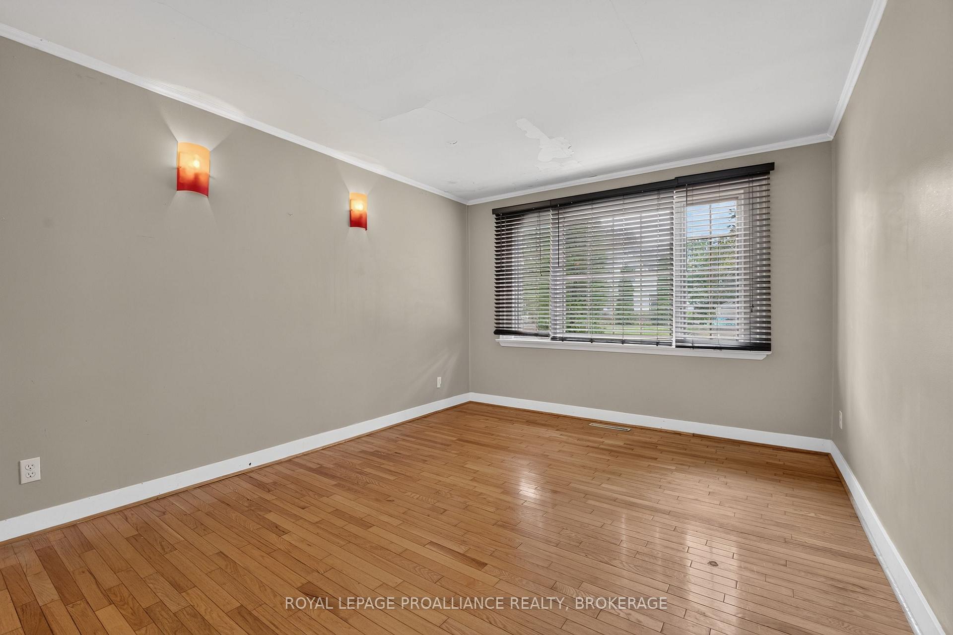 Photo 6 of 364 Glengarry Road, Kingston, West of Sir John A. Blvd — HOMEH