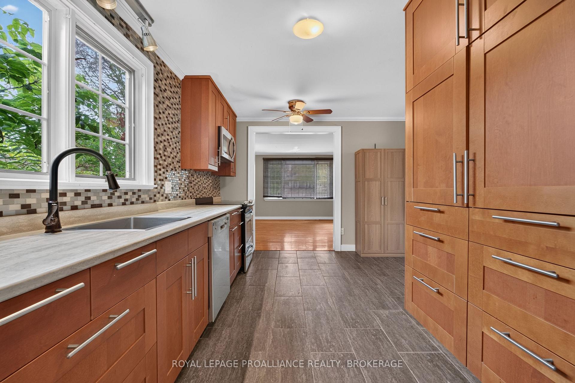 Photo 10 of 364 Glengarry Road, Kingston, West of Sir John A. Blvd — HOMEH