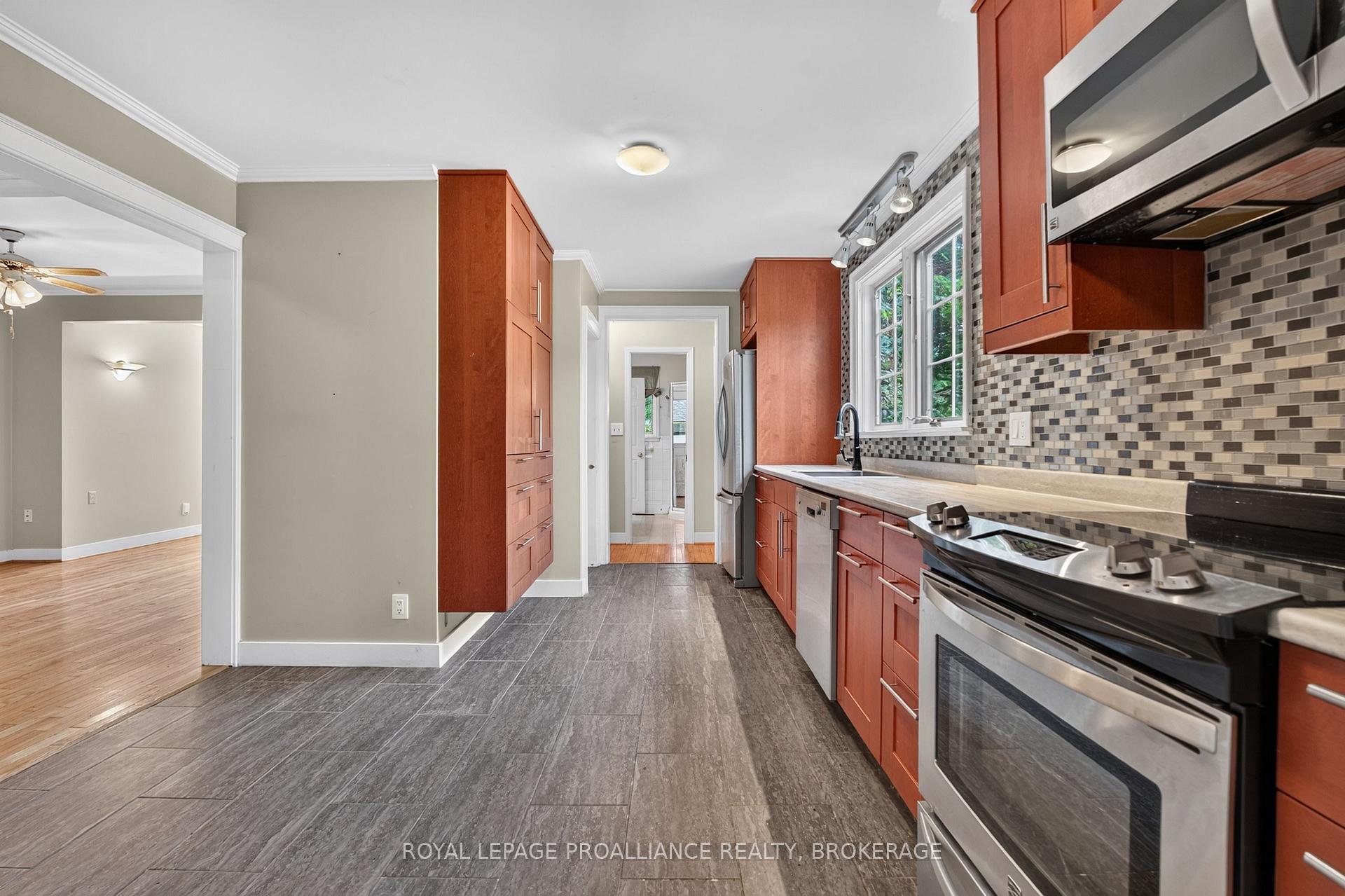 Photo 11 of 364 Glengarry Road, Kingston, West of Sir John A. Blvd — HOMEH