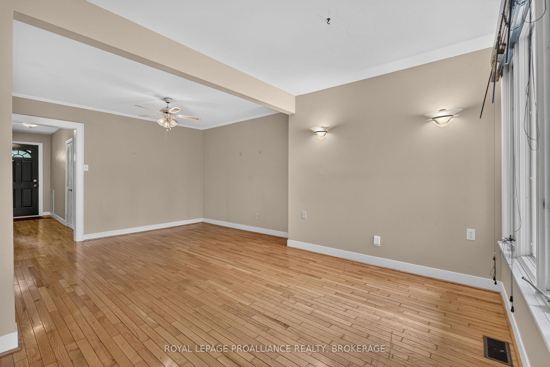 Photo 17 of 364 Glengarry Road, Kingston, West of Sir John A. Blvd — HOMEH