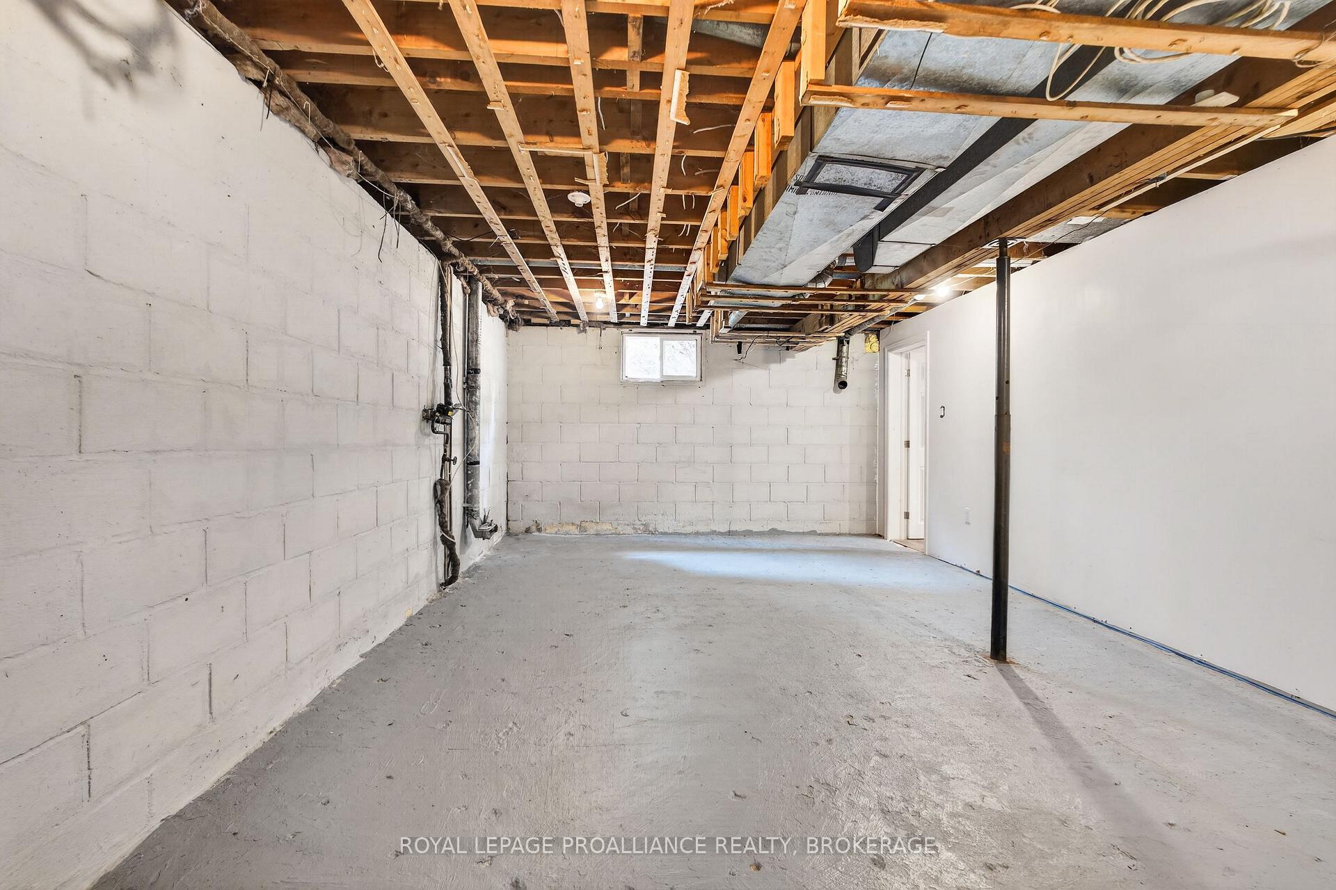 Photo 28 of 364 Glengarry Road, Kingston, West of Sir John A. Blvd — HOMEH