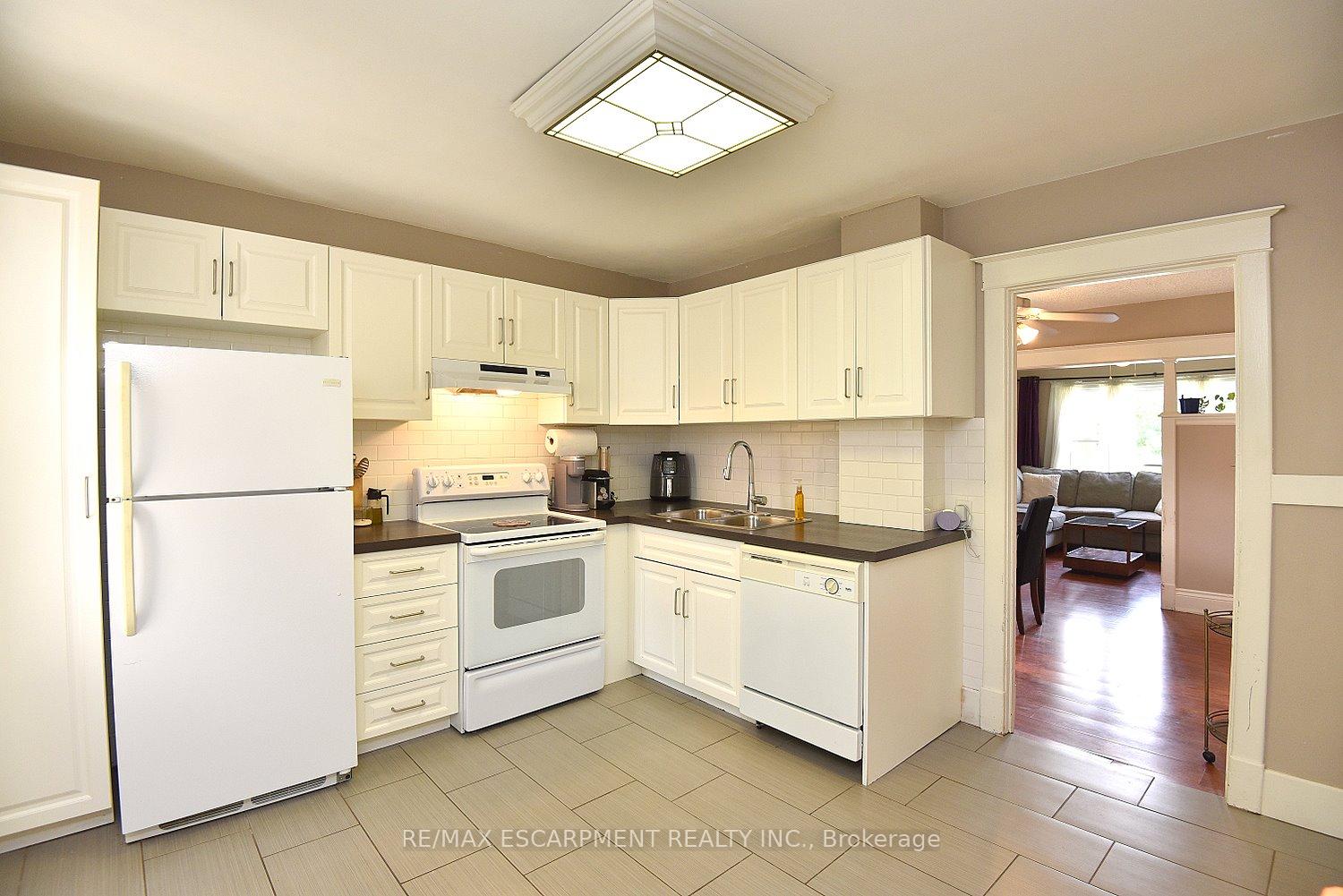 Photo 13 of 56 Barons Avenue N, Hamilton, Homeside — HOMEH