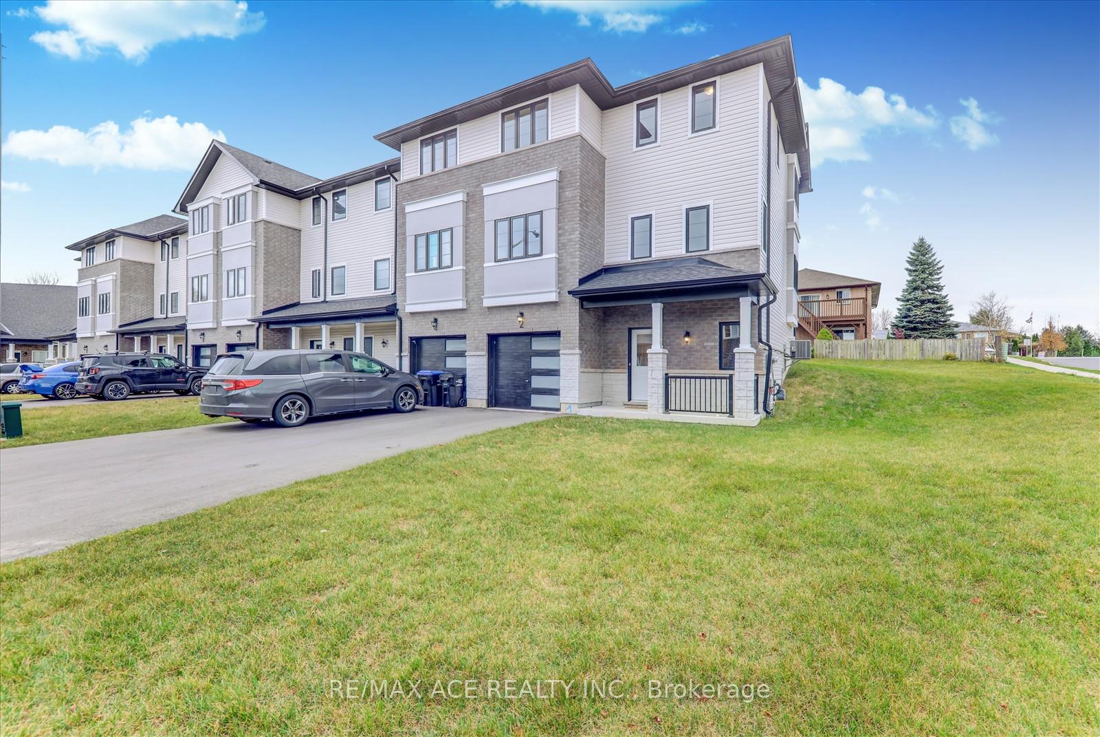 Photo 3 of 2 Lahey Crescent, Penetanguishene — HOMEH