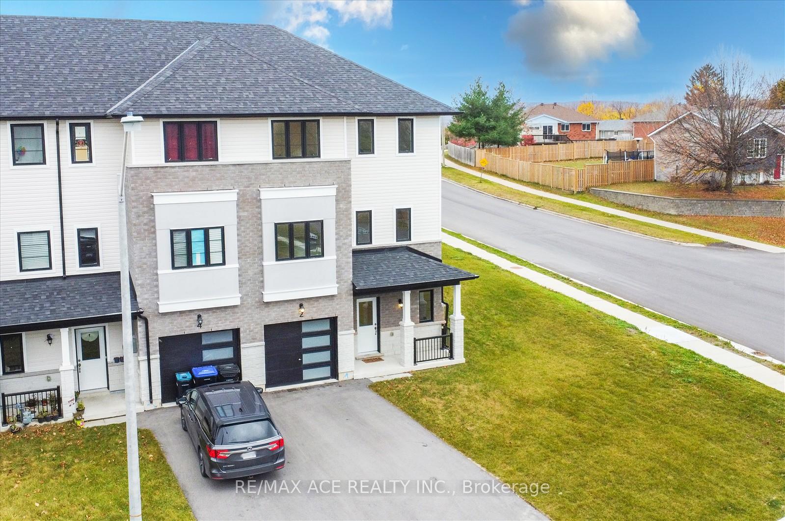 Photo 4 of 2 Lahey Crescent, Penetanguishene — HOMEH