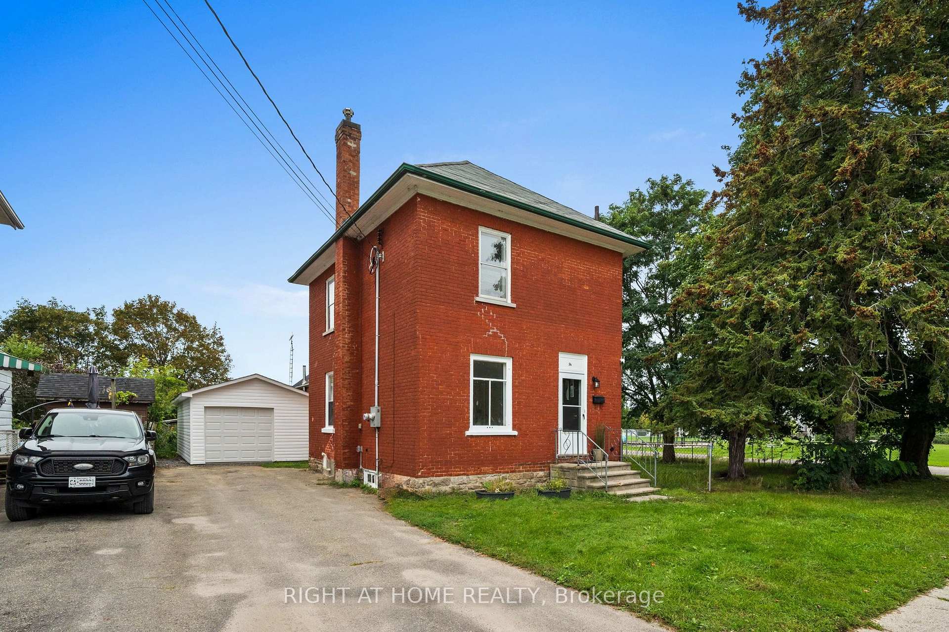 Photo 2 of 36 Empress Avenue, Smiths Falls, Smiths Falls — HOMEH