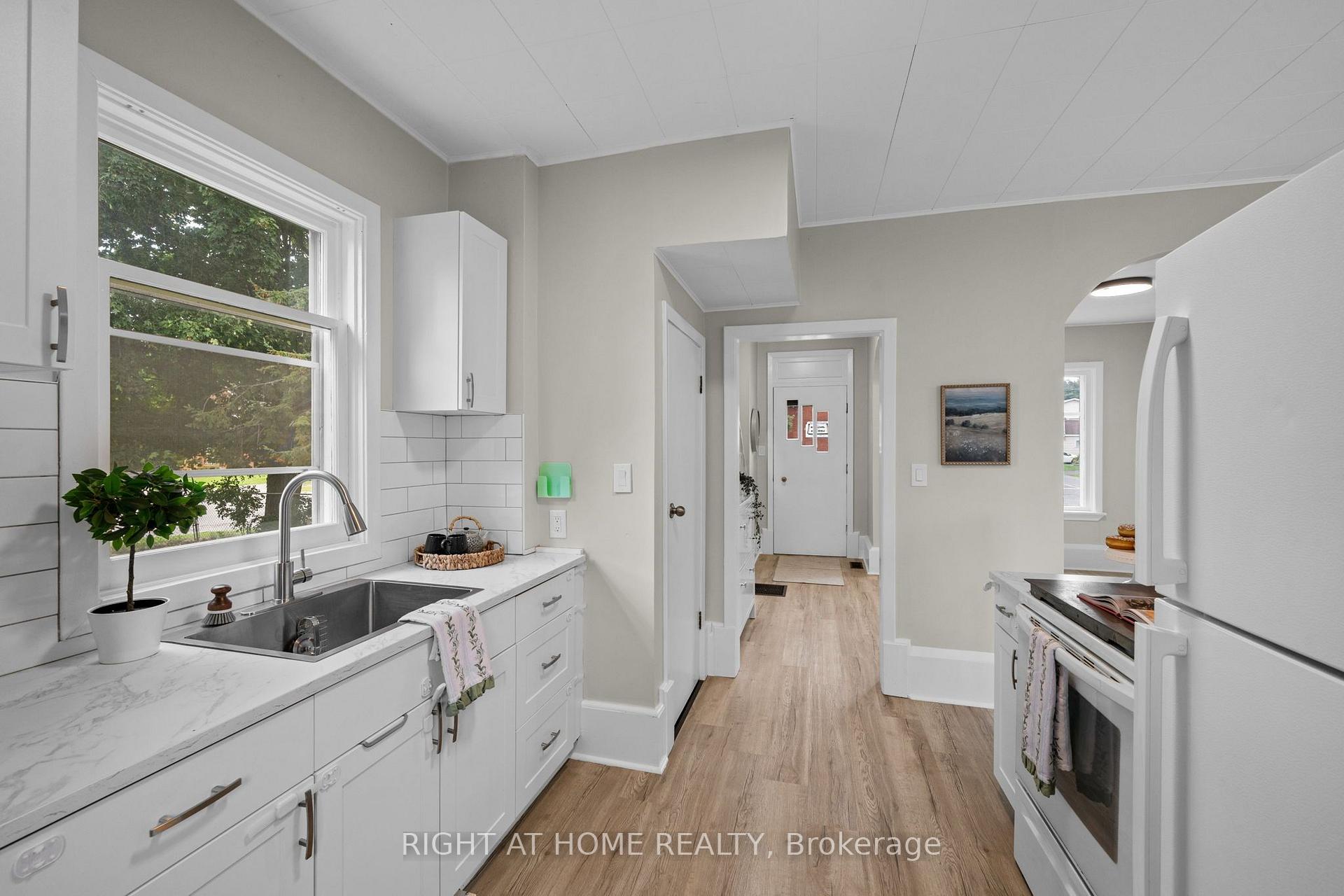 Photo 24 of 36 Empress Avenue, Smiths Falls, Smiths Falls — HOMEH