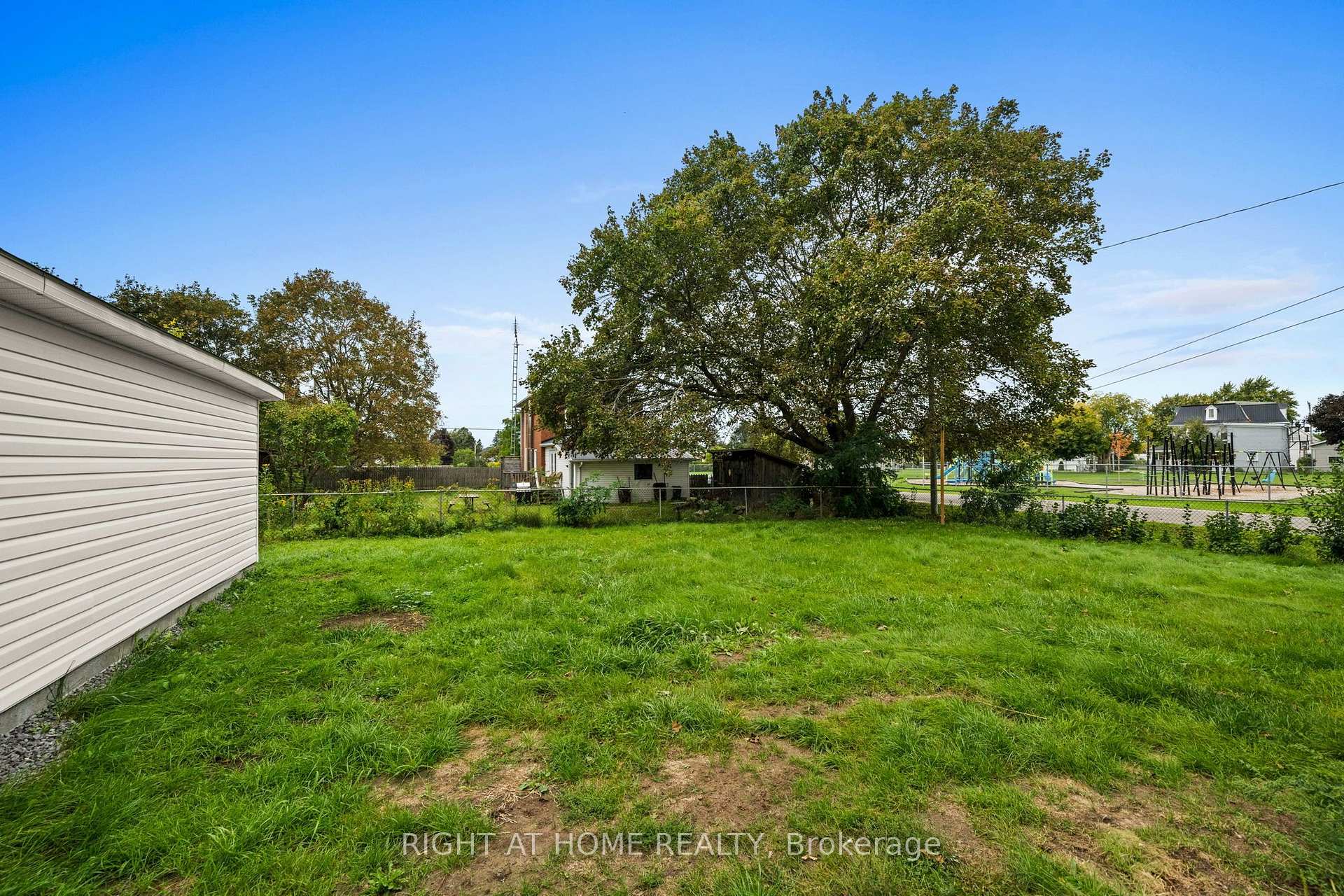 Photo 36 of 36 Empress Avenue, Smiths Falls, Smiths Falls — HOMEH
