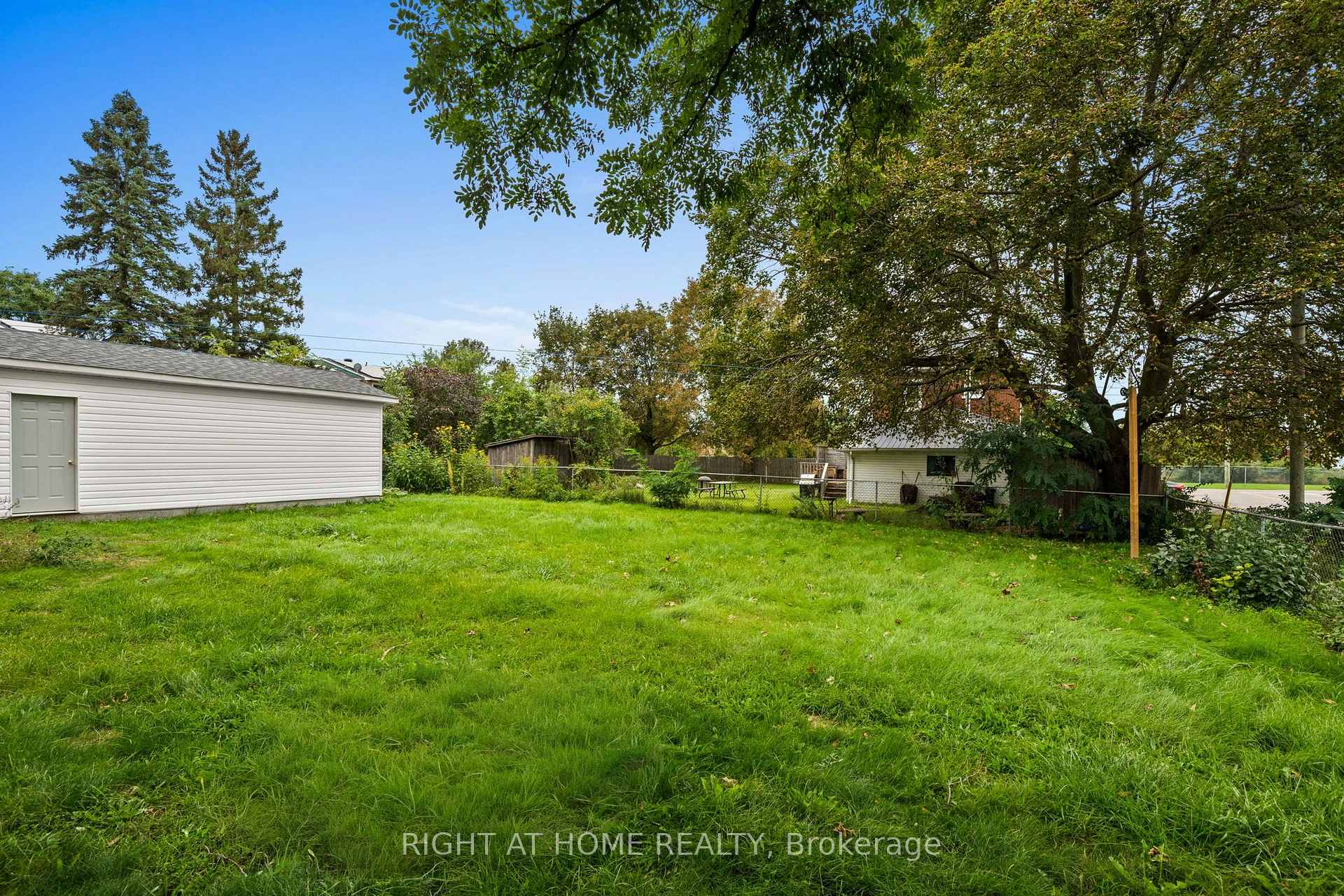 Photo 41 of 36 Empress Avenue, Smiths Falls, Smiths Falls — HOMEH