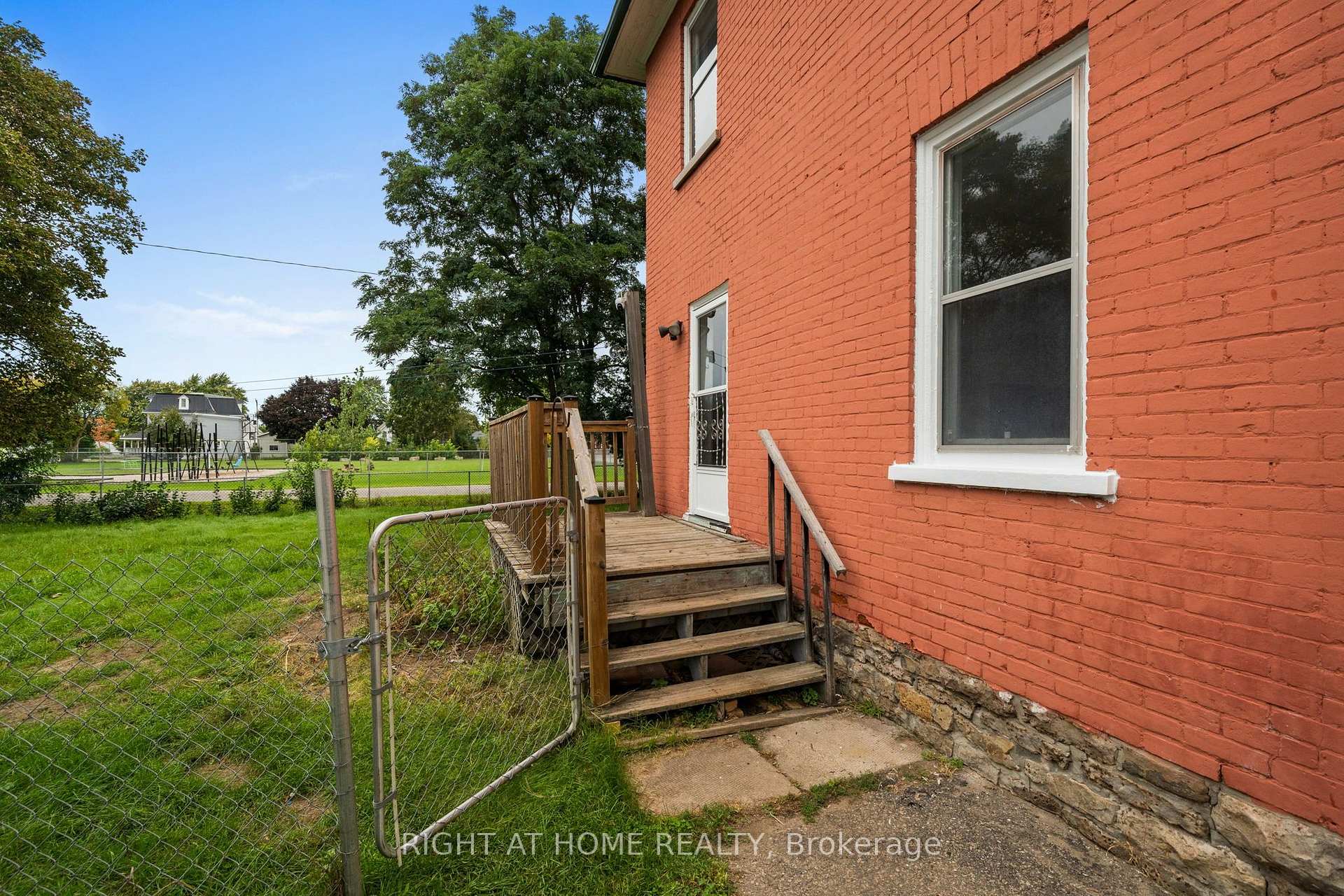 Photo 42 of 36 Empress Avenue, Smiths Falls, Smiths Falls — HOMEH
