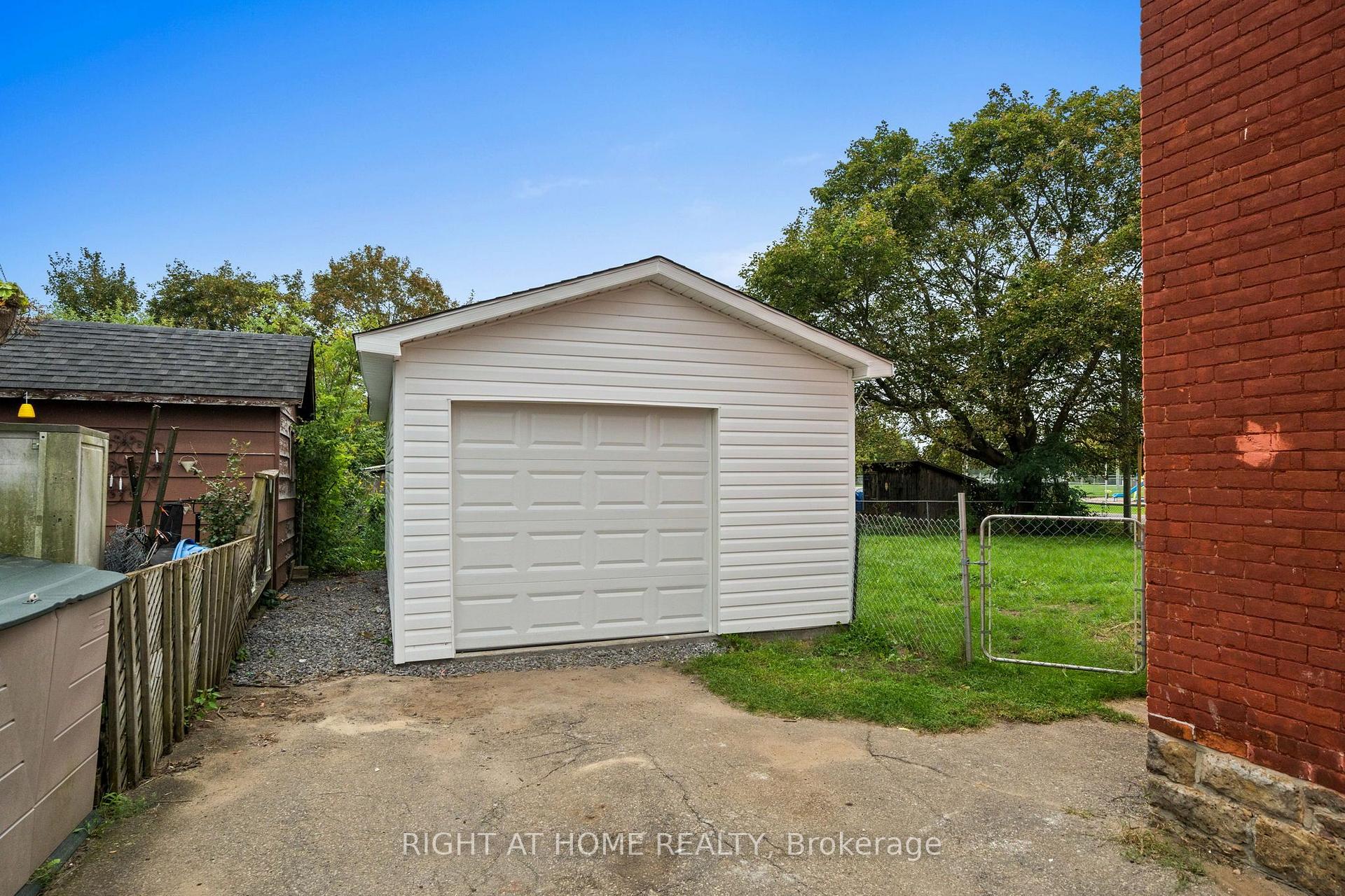 Photo 44 of 36 Empress Avenue, Smiths Falls, Smiths Falls — HOMEH