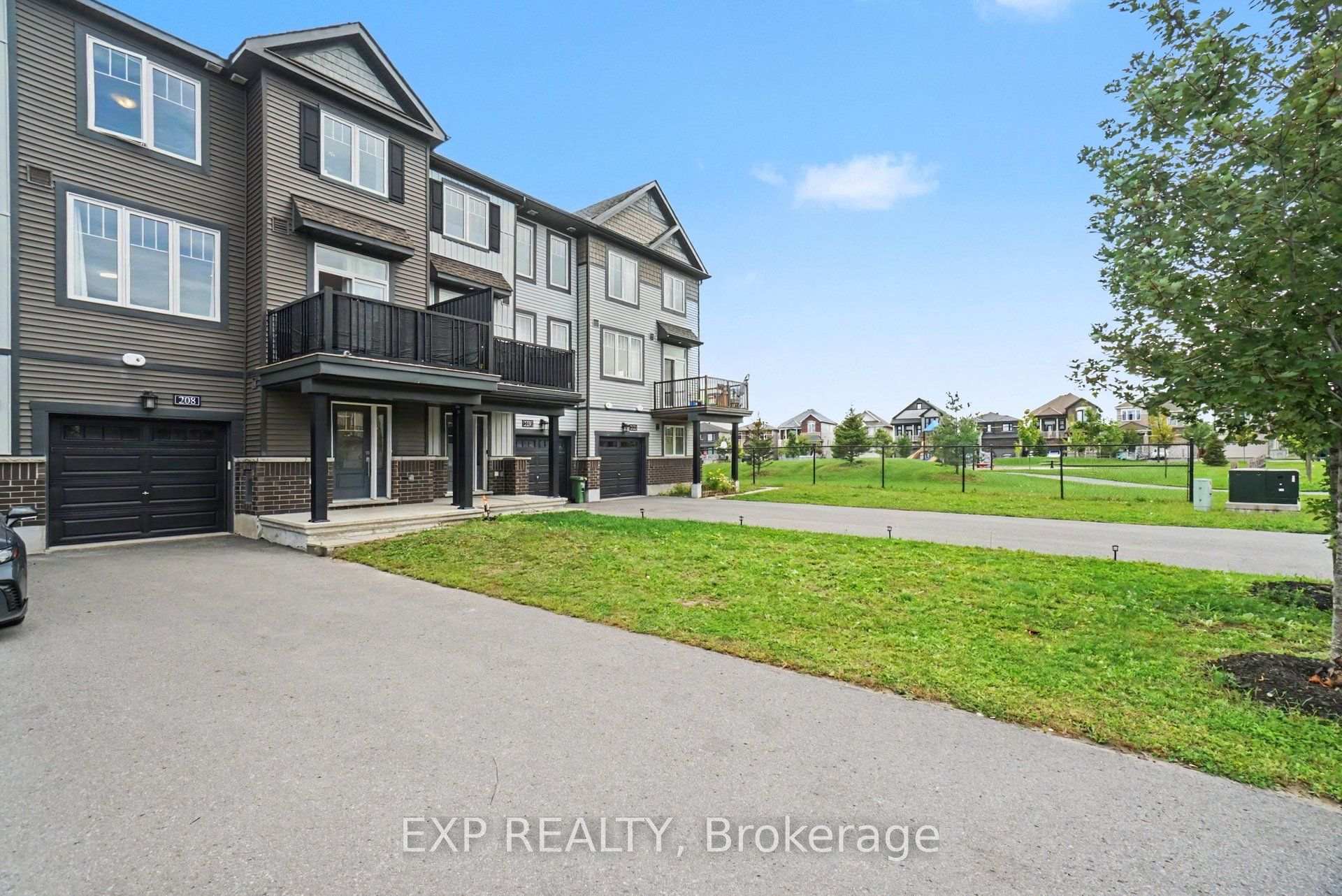 Photo 3 of 208 Liebe Terrace, Ottawa, Barrhaven - Heritage Park — HOMEH