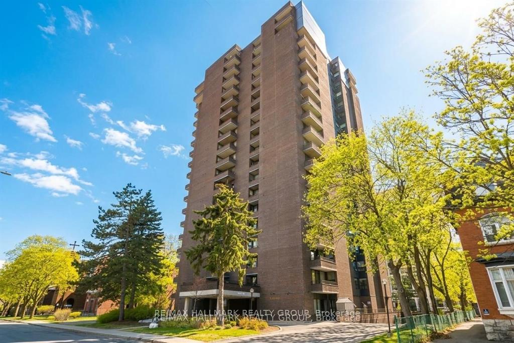 Photo of Unit 2003, 71 Somerset Street W