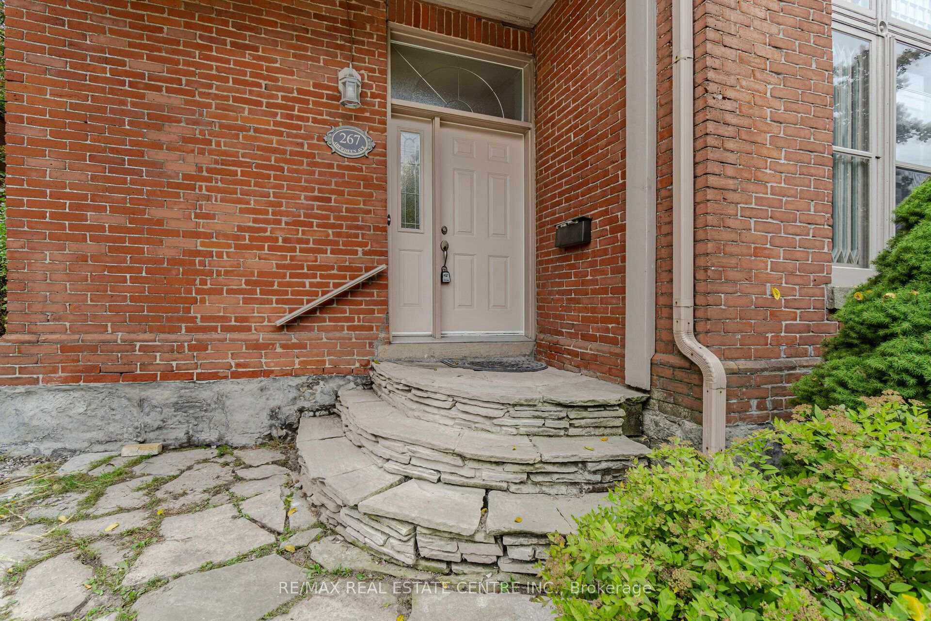 Photo 4 of Unit Lower, 267 Aberdeen Avenue, Hamilton, Kirkendall — HOMEH