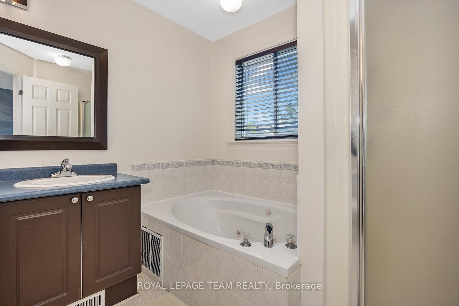 Photo 15 of 96 Redpath Drive, Ottawa, Barrhaven East — HOMEH