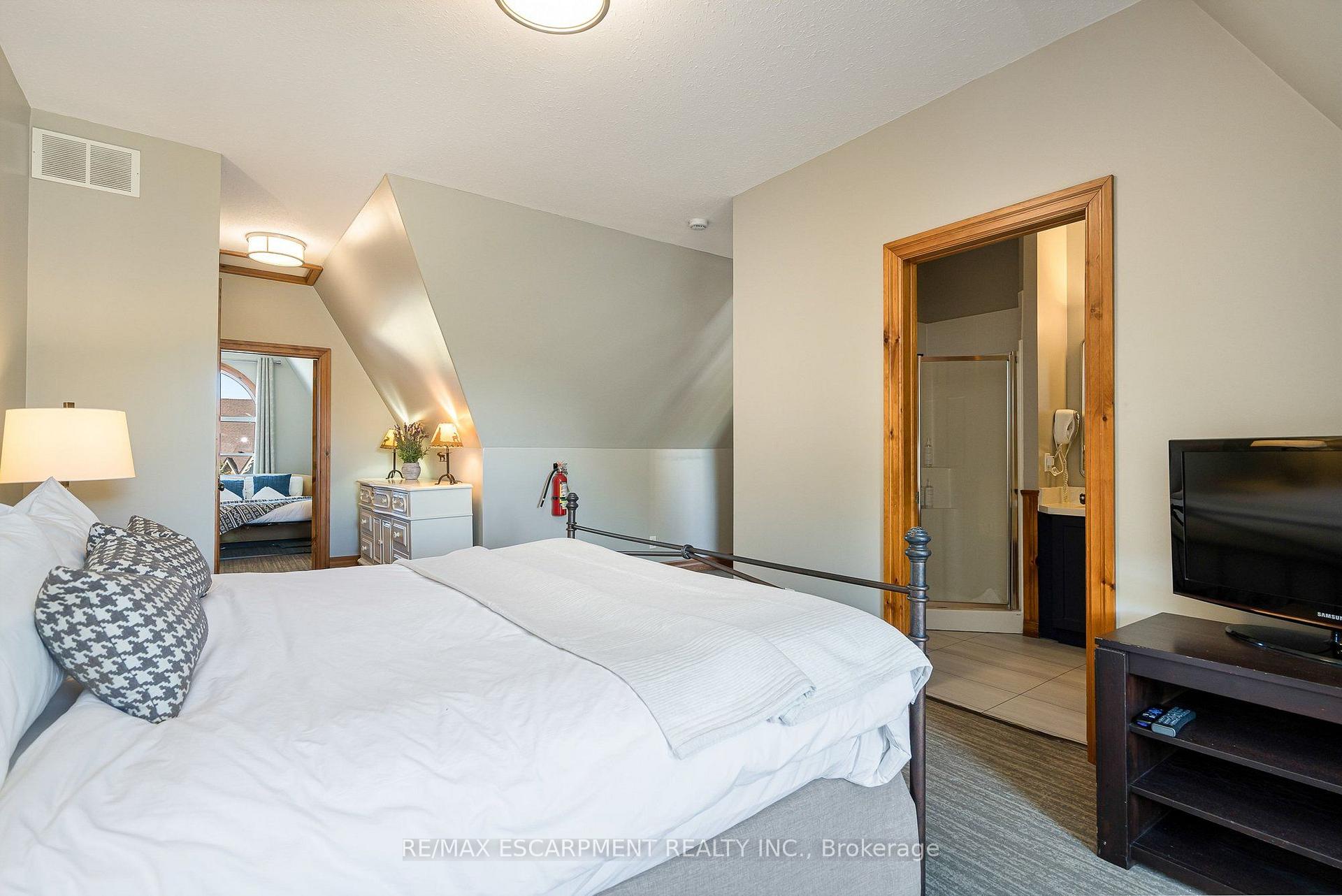 Photo 25 of Unit 207, 184 Snowbridge Way, Blue Mountains — HOMEH