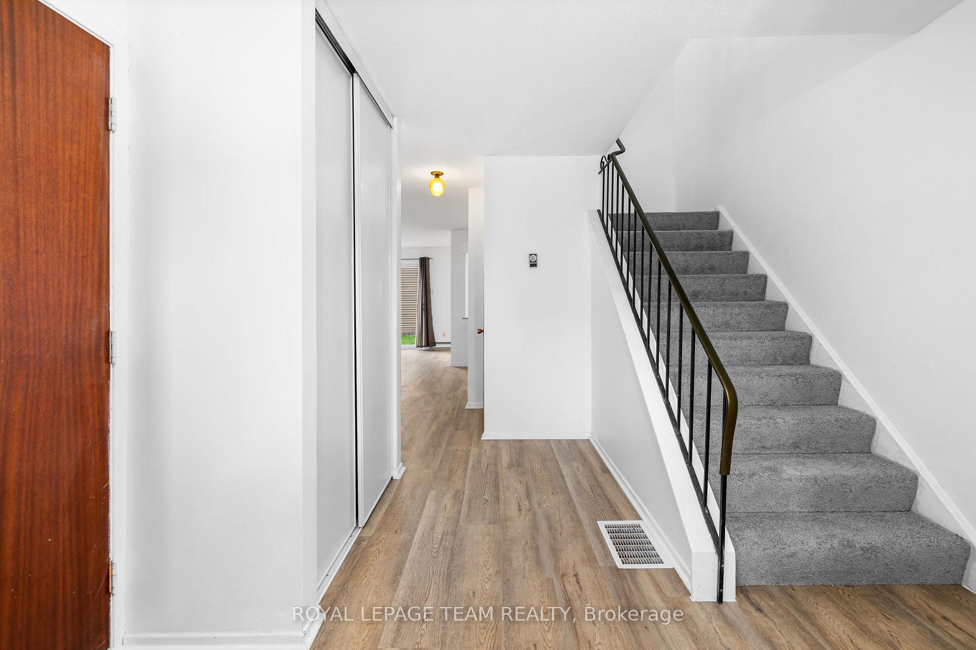 Photo 6 of Unit 66, 4 Arnold Drive, Ottawa, Arbeatha Park — HOMEH