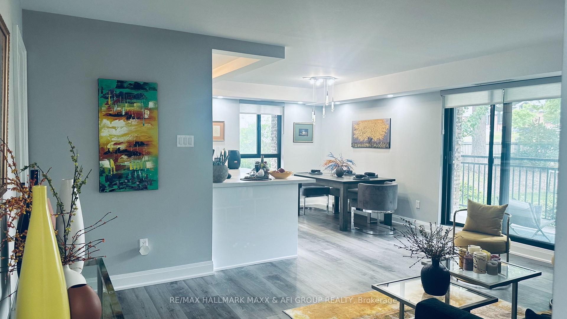 Photo 3 of Unit 201, 15390 Yonge Street, Aurora, Aurora Heights — HOMEH