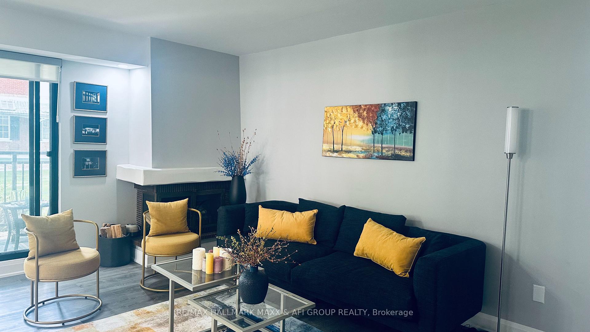 Photo 6 of Unit 201, 15390 Yonge Street, Aurora, Aurora Heights — HOMEH