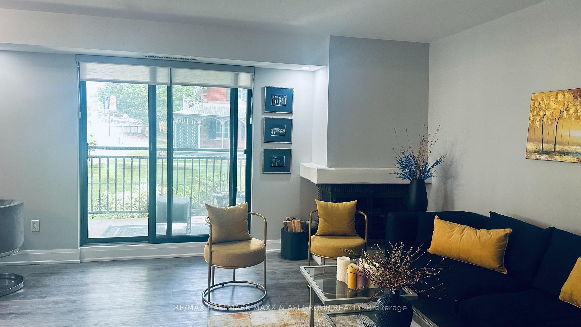 Photo 7 of Unit 201, 15390 Yonge Street, Aurora, Aurora Heights — HOMEH