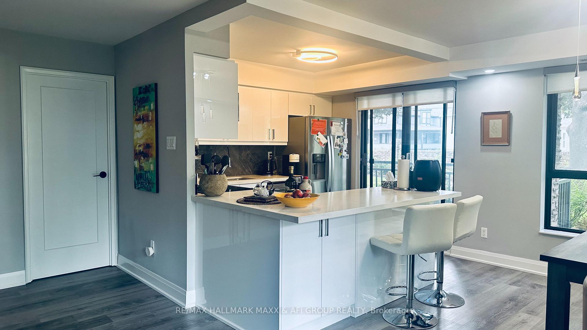 Photo 9 of Unit 201, 15390 Yonge Street, Aurora, Aurora Heights — HOMEH