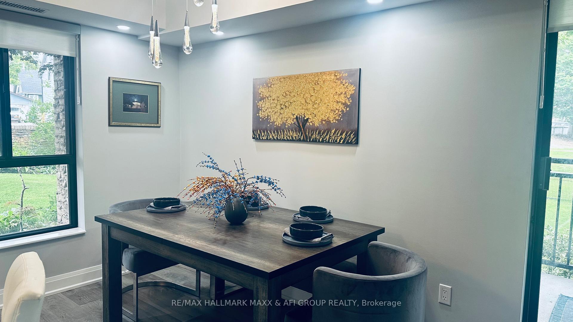Photo 12 of Unit 201, 15390 Yonge Street, Aurora, Aurora Heights — HOMEH